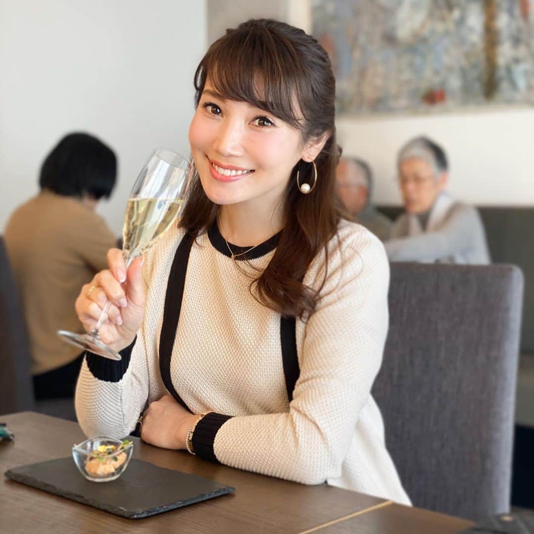 吉田美紀さんのインスタグラム写真 - (吉田美紀Instagram)「・ ・ フレンチランチ🍽 ・ 実家に帰省するとよく伺う お気に入りレストラン♡ ・ よく食べ飲み幸せだけど身体が重たい😅 そんなお正月です。 ・ ・ #lunch #shizuokagourmet #shizuokarestaurants #shizuoka #静岡グルメ #静岡 #静岡レストラン #トワクルール」1月3日 17時38分 - miki__yoshida
