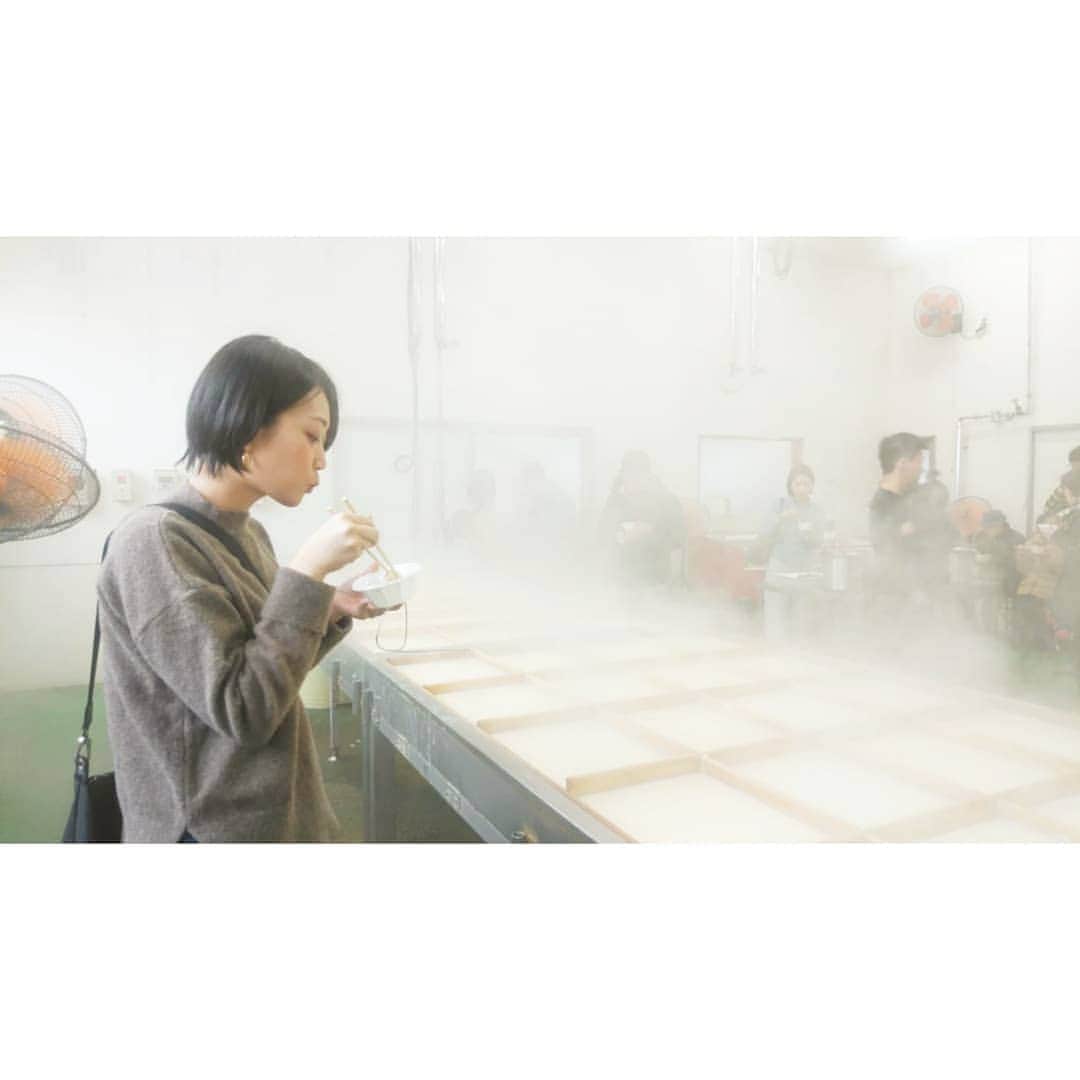 加藤沙知さんのインスタグラム写真 - (加藤沙知Instagram)「帰省日記  豆腐屋さんで湯葉すくい体験。  豆乳の優しい香りに包まれて、一枚ずつ、静かにすくって頂きました♪  #実家 #帰省 #お正月 #湯葉 #湯葉すくい」1月3日 17時44分 - mrt.kato
