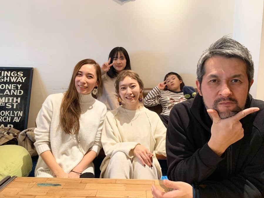 YU-U（工藤由布）さんのインスタグラム写真 - (YU-U（工藤由布）Instagram)「今日のlunch🍴 素敵familyに混ざってきた🥰 すっっっごい楽しかったー👏🏻時間あっという間🌞 今度はゆっくり🍶✨飲みましょ➰ @tsushimatakeshi & @tsushima_tomoko ご馳走様でした🙏🏻 ※女子達の小顔効果のために前に出てくれてありがとです😂👏🏻 ・・・ #penthouse_aomori」1月3日 17時52分 - nyan22u22nyan