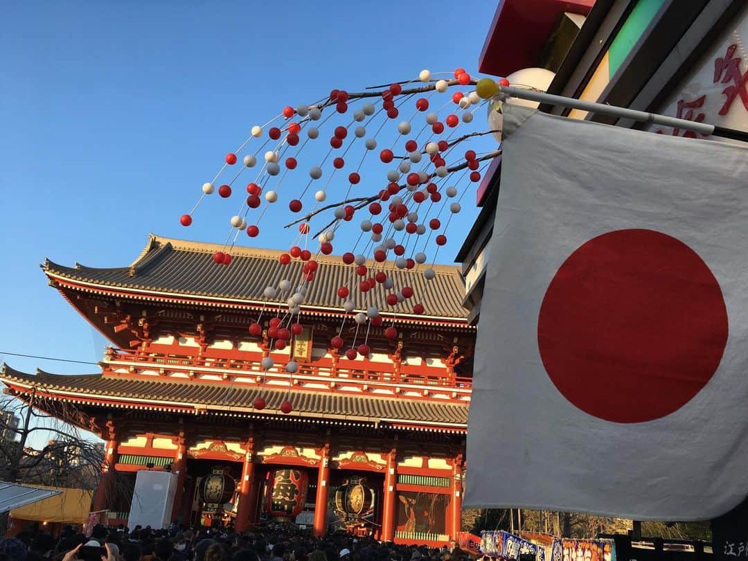 五十嵐麻朝のインスタグラム：「2020年 新年明けましておめでとうございます。 本年も宜しくお願い致します！ 昨年は、株式会社MIPを設立し活動してきましたが、生きる事の大変さを痛感しました。 この経験を糧に今年は様々な分野に挑戦し、人生一回しかないんだ！という初心を忘れず気合を入れ精進して参りたいと思います！  令和二年一月吉日  五十嵐麻朝」