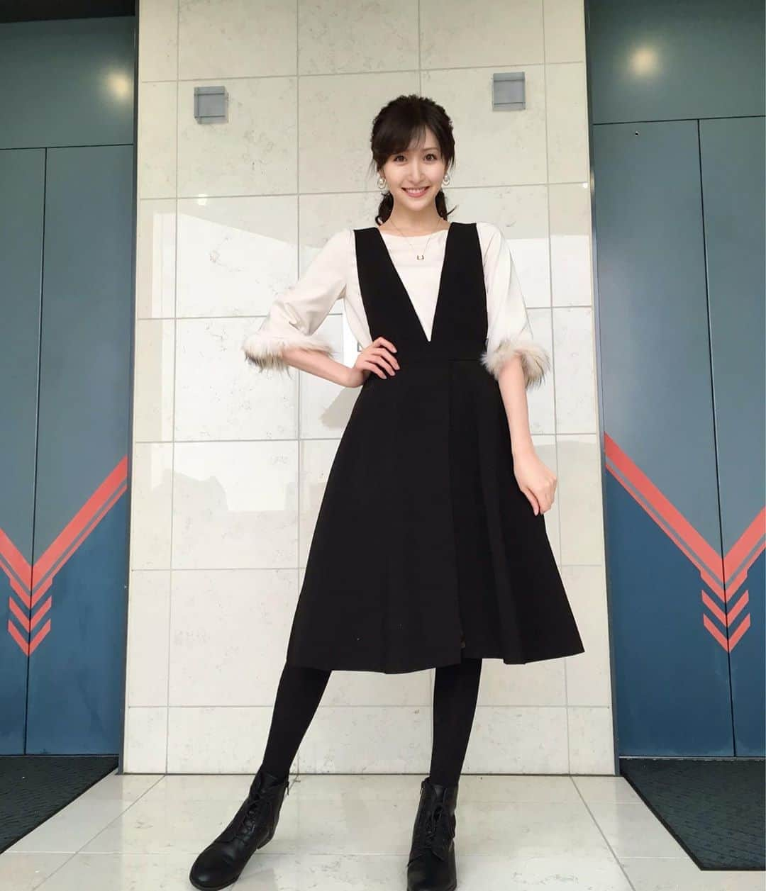 横山ルリカさんのインスタグラム写真 - (横山ルリカInstagram)「. #競馬BEAT の👗 . #ブラウス #willselection . #ジャンパースカート #andcouture #サスペンダーを外すと #スカートとしても履けます . #🐩🐩🐩 . . #明日 #1月4日 #土曜日 #20時から . #競馬予想TV . #振袖を着させていただきます👘 #ぜひご覧ください🐴」1月3日 17時53分 - rurika_yokoyama_official