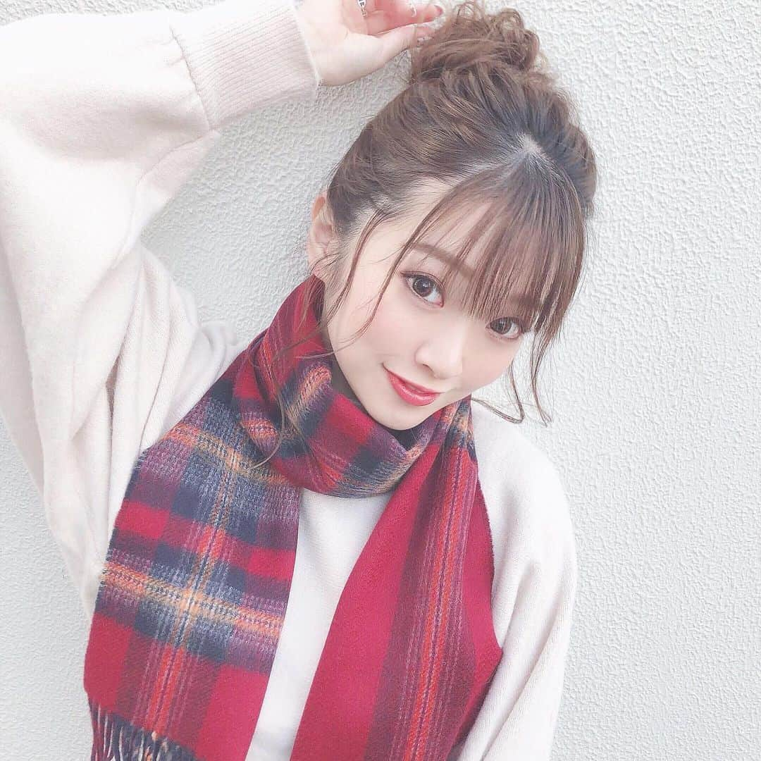 伊藤りかさんのインスタグラム写真 - (伊藤りかInstagram)「． 気づいたらお正月の三が日が終了..！🎍 みんな、素敵なお正月を過ごせたかな！？ 私はまだまだお正月モードでまったり中🐽 * 気づいたら、ベビちゃんも 7ヶ月めの最終の週に突入しました..！🦶🏻♡ * お正月太り(産後ダイエットにも)必須なのは #マジカルシェリー @majicalsherry_lme  食べすぎたお腹をキュッとシェイプアップ◌ 妊娠前は寝る時以外着用するようにしてたよ❤︎ * #女の子 #お正月 #謹賀新年 #夫婦生活 #三が日 #元旦 #シースルーバング  #マタニティ #妊婦 #妊婦コーデ #妊婦生活 #マタニティライフ #妊娠7ヶ月 #マタニティーコーデ #令和2年 #お団子ヘア #おだんごヘア #お団子アレンジ #20200101 #2020 #happy #pr #thankyou  #hair #hairarrange #happynewyear #arrange #伊藤りか #snsクリエイター」1月3日 18時08分 - rrrika.i