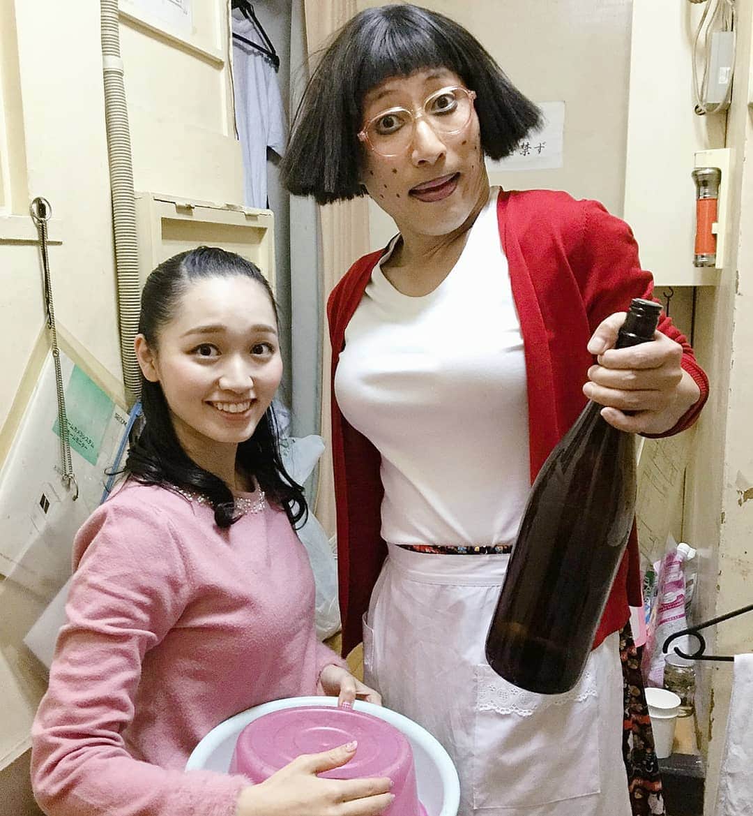 のインスタグラム：「只今、#よしもと祇園花月 にて、#すっちー 座長の新喜劇出演中💗  12/31〜1/7（火）まで  朝から晩まで毎日公演してますので  是非みにいらしてください✨  豪華メンバーだお！  うほうほ！  #祇園花月#すちこ#すち子 #松浦景子#吉本新喜劇#吉本#新喜劇#吉本坂46#吉本坂#バレエ#バレリーナ#バレエダンサー #バレエ芸人#バレリーナ芸人 #珍ショット#ビッキーズ #ビキビキビッキーズ」
