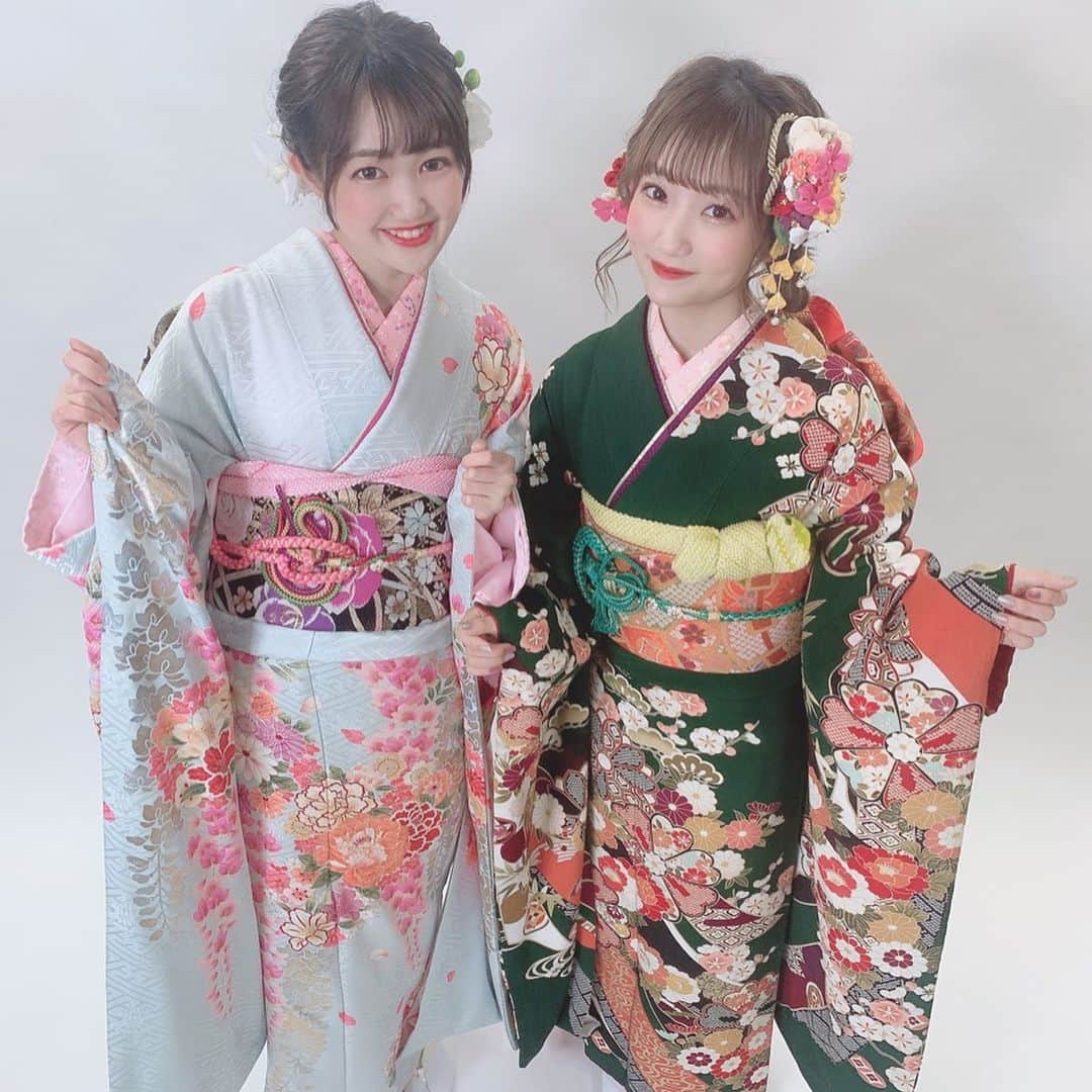夏川愛実のインスタグラム：「ㅤㅤㅤㅤㅤㅤㅤㅤㅤㅤㅤㅤㅤ ㅤㅤㅤㅤㅤㅤㅤㅤㅤㅤㅤㅤㅤㅤㅤㅤㅤㅤㅤㅤㅤㅤㅤㅤㅤㅤㅤ なっちゃんと💜 ㅤㅤㅤㅤㅤㅤㅤㅤㅤㅤㅤㅤ 明日のぽっぷすワンマン 明後日のはるちゃん生誕 よろしくお願いします！💓 ㅤㅤㅤㅤㅤㅤㅤㅤㅤㅤㅤㅤ ㅤㅤㅤㅤㅤㅤㅤㅤㅤㅤㅤㅤ #2019 → #2020 #晴れ着#あけおめ #ことよろ#新年#謹賀新年#アップヘア#髪飾り #おーえすゆー#成人式#振袖#成人式ヘア #ヘアアレンジ#振袖ヘア#着物#かんざし #くるりんぱアレンジ#ツインテールアレンジ#くるりんぱ ㅤㅤㅤㅤㅤㅤㅤㅤㅤㅤㅤ ㅤㅤㅤㅤㅤㅤㅤㅤㅤㅤㅤㅤ」
