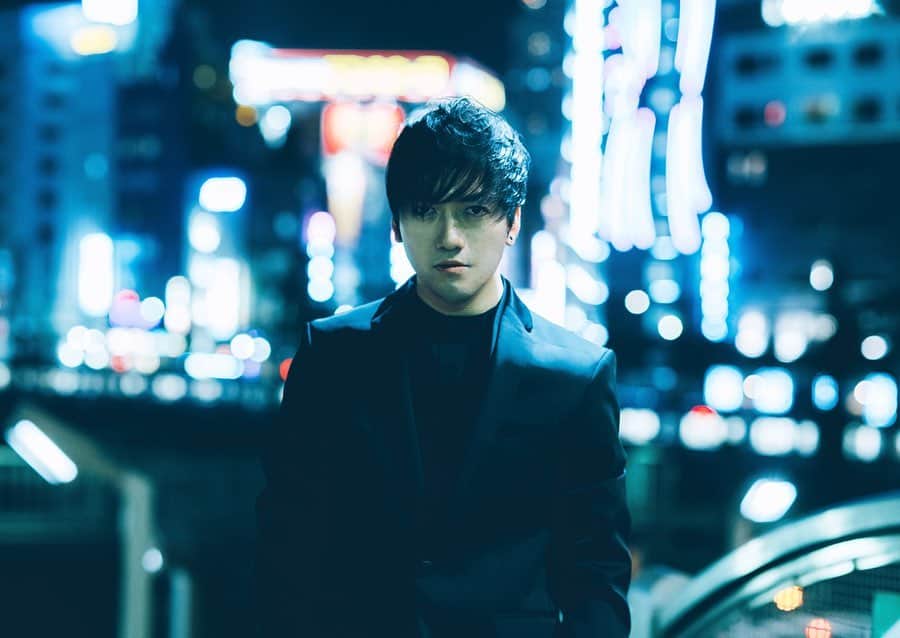 TeddyLoidのインスタグラム：「▲ TeddyLoid 2020 Official Site Open ▲  http://teddyloid.com/  アーティスト写真も新たに撮影して頂きました。  今までのアーティスト写真は全てスタジオにてモノクロ撮影でしたが、初のカラー写真にしました。 新しいイメージを作り上げてくれたimiくんに感謝しています。 音楽も、より彩り溢れる作品を作っていきます。 📷: @imi_photo_」