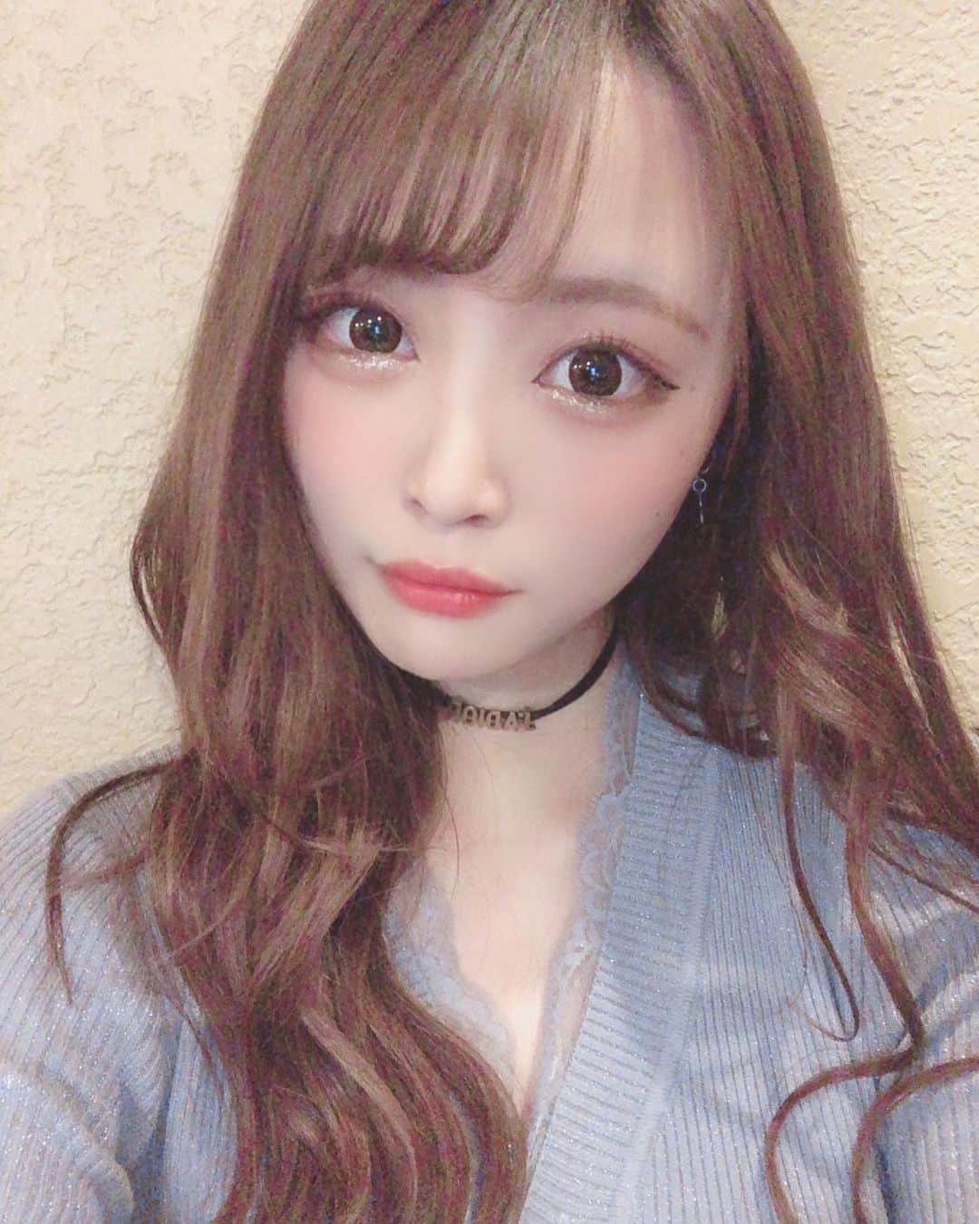 のインスタグラム：「遅くなっちゃったけれど2020年あけましておめでとうございます🌟 ・ ・ 今年も自分を磨いて昨年以上に成長できる年にできたらいいなぁとおもってます😌💕 今年もよろしくお願いします！ 仲良くして下さいっ ・ ・ #ootd #fashion #hair #makeup #happynewyear #dior #キャバクラ #キャバ嬢  #歌舞伎町 #新宿」