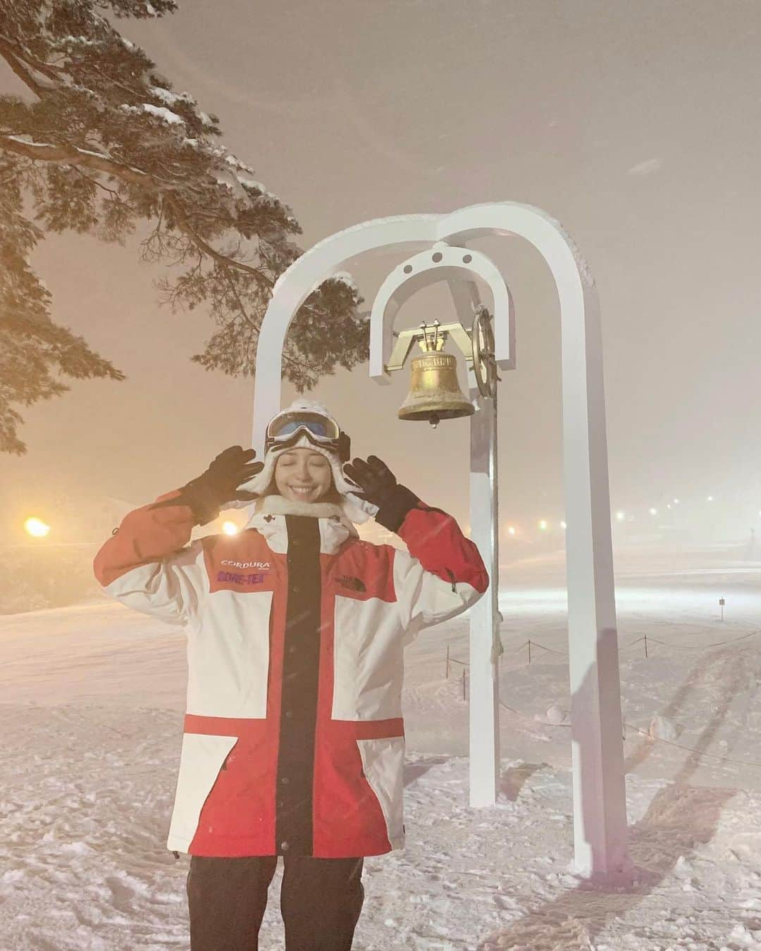 松島花さんのインスタグラム写真 - (松島花Instagram)「: 今年もスキーに行ってきたよ⛷❤️ ずーっと雪降ってる❄️❄️❄️ : #2020 #お正月 #スキー #長野 #白馬五竜スキー場 #幸せの鐘 #skiing #goryu #nagano」1月3日 18時42分 - hana_matsushima_official