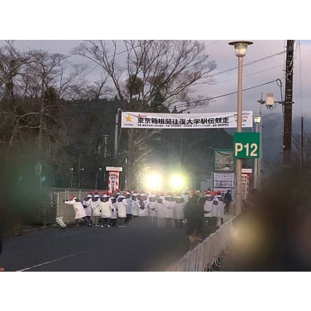 長沢美月さんのインスタグラム写真 - (長沢美月Instagram)「今年も箱根駅伝行かせて頂きました😌 明日のズムサタには、優勝校、 青山学院大学の選手の皆さんが いらっしゃいます✨ 是非ご覧ください😊 #箱根駅伝 #箱根駅伝2020 #ブログ更新しました」1月3日 18時51分 - _mizuki_0212