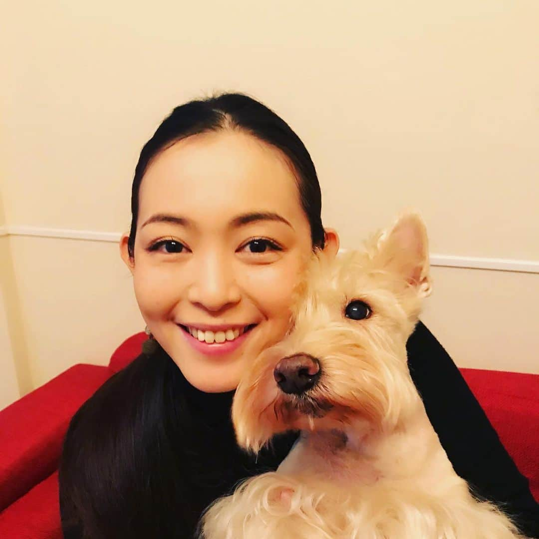 岩佐真悠子のインスタグラム：「新年明けましておめでとうございます🎍 毎年、新年の抱負は 「楽しく生きる！」です😊 仕事もプライベートも笑顔で楽しく、充実した日々を送れたらと思います！ 今年もよろしくお願い致します❤️」