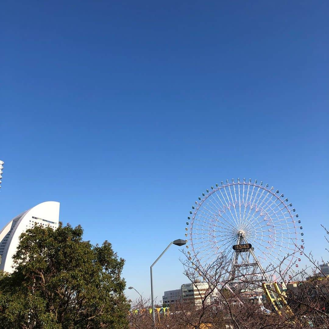 土屋香織さんのインスタグラム写真 - (土屋香織Instagram)「🏃‍♀️ 実家。箱根駅伝応援からの みなとみらいラン🏃‍♀️10.38km 𖤐𖤐𖤐 . すっかりランスタグラム化( › ·̮ ‹ ) 毎年恒例の箱根駅伝の応援📣 青学ぶっちぎりでした！ 往路も復路も みんな揃って#nikevaporflynext %で なんか陸王みたい！ （私ドラマちゃんと見てなかったけど そういう話だよね⁈） ...と言う私も 実は...実は... 昨日...ポチりました🤫 （不正利用と思われてカード止まった笑笑） だって箱根駅伝モデル可愛かったんだもん🙈 初心者が履く靴じゃないと怒られそうですが🤭 練習頑張ります❣️ . 長距離走った後 日数あけないと走れなかったのが 大丈夫になってきました⸜(๑⃙⃘'ᵕ'๑⃙⃘)⸝⋆︎* 脚も痛くないのがうれしいな✧︎*。 元気に走れるって本当にありがたい♡ . . . Next ⇢  #フロストバイト #frostbiteroadrace #フロストバイトロードレース #とくしまマラソン #リセラ公式アンバサダー #igランガールズ #ランガール  #instarunners #ランニング女子 #ハシリマスタグラム #positivevibes #ハシリマシタグラム #マラソン女子 #ig千葉ランナーズ #ランニングママ #ぜんぶカラダなんだ #garmin #ガーミン #fenix6s #フェニックス6s #お正月の過ごし方 #hello2020 #箱根駅伝 #ヴェイパーフライネクスト #ヴェイパーフライネクストパーセント #ヴェイパーフライネクスト駅伝パック #hakoneekiden #ミズノコーデ #ミズノトレーニング」1月3日 19時05分 - kaorintsuchiya