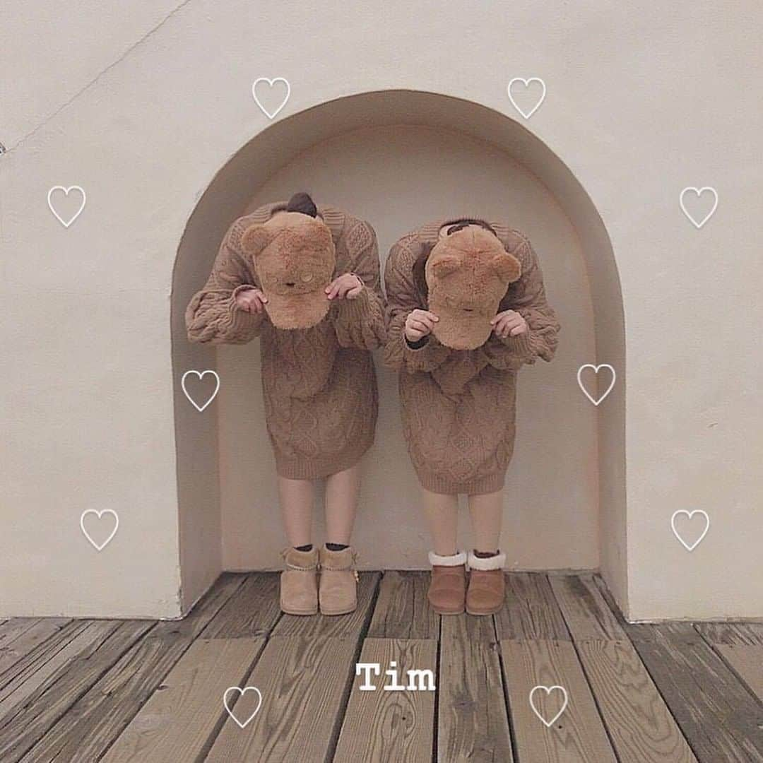 SUCLEさんのインスタグラム写真 - (SUCLEInstagram)「ティムコーデがアツい♡  ティムのふわふわキャップをおそろいに🐻  パークでの防寒もばっちり✨  ぜひ参考にしてみてください！🎀 photo by @chiyo_0422  Sucle のBASEにて、Sucleオリジナル巾着ポーチを販売中✨  プロフィールのURLかストーリーズのURLからジャンプできるので、ぜひチェックしてみてください👀  @sucle_ では紹介する写真を募集中👧🏻﻿﻿ ﻿﻿﻿﻿ ﻿﻿﻿﻿﻿﻿﻿﻿﻿﻿﻿﻿ タグ付けやハッシュタグをつけてくれた投稿からもピックアップした写真をリポストしています！﻿﻿﻿﻿﻿﻿﻿﻿﻿﻿﻿﻿﻿ #sucle をつける か このアカウントをタグ付けして投稿してね📸  #ユーエスジェー #ユニバコーデ #ユニバ #ユニバ好き #お揃いコーデ #USJコーデ #シミラールック #おでかけスポット #インスタ映え#インスタスポット#フォトジェニック#photo#旅行 #ティム #大阪旅行 #大阪旅 #旅大好きな人と繋がりたい#おいしい#グルメ#ケーキ#関西 #旅好き #かぶりもの #おしゃれさんと繋がりたい#写真大好きな人と繋がりたい#お座りポーズ #カメラ女子#おでかけ #映え」1月3日 19時00分 - sucle_