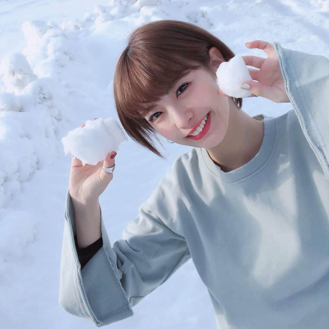 木下ひなこさんのインスタグラム写真 - (木下ひなこInstagram)「🎍2020年🎍 . . 新年 明けまして おめでとうございますっ!!! 今年も よろしくお願いします🥳 . . 東京では 雪あまり見ることないので すごくはしゃいでしまった😂 ヒートテックでちゃってるね笑 . . #2020 #正月 #雪 #☃️」1月3日 19時24分 - hinako_0525