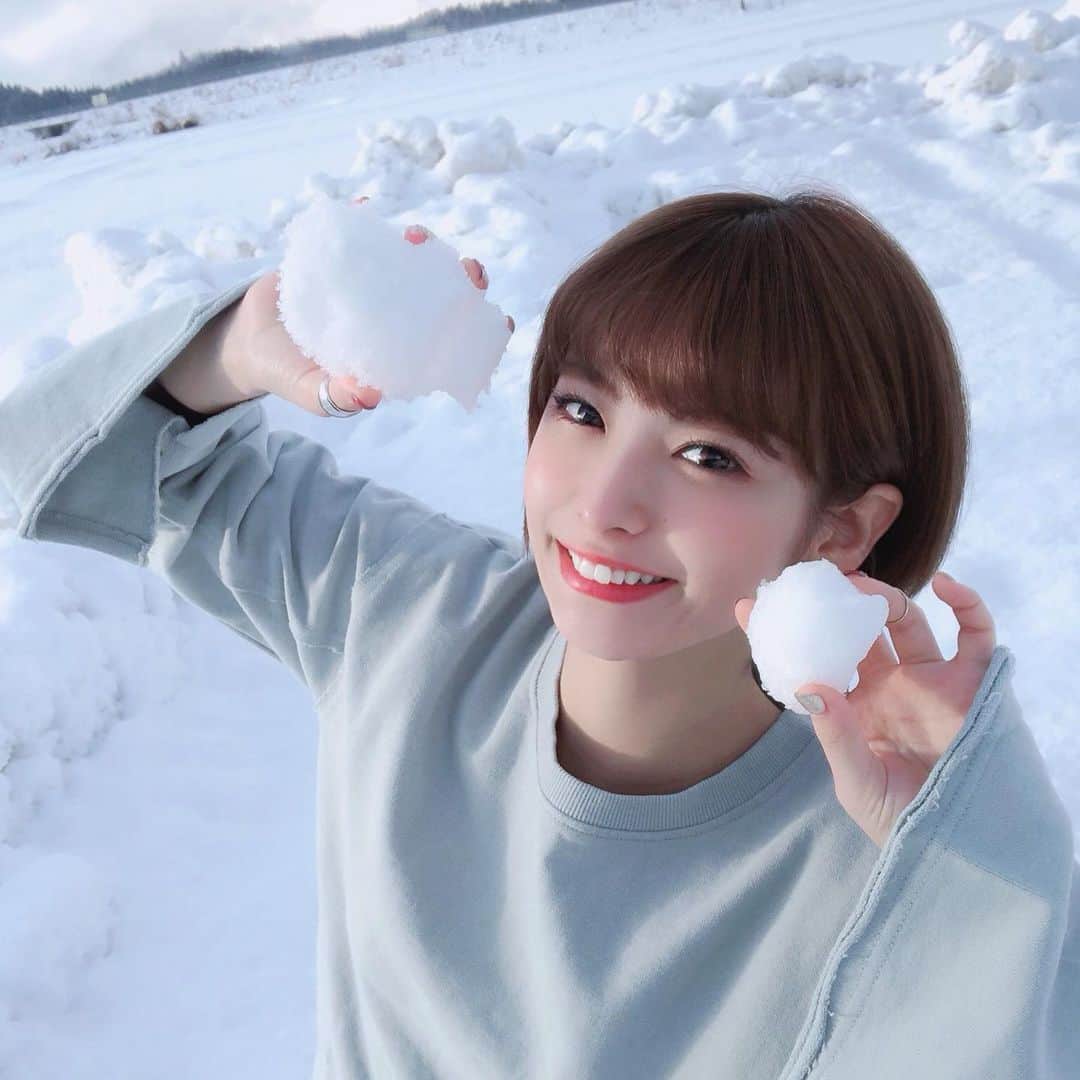 木下ひなこさんのインスタグラム写真 - (木下ひなこInstagram)「🎍2020年🎍 . . 新年 明けまして おめでとうございますっ!!! 今年も よろしくお願いします🥳 . . 東京では 雪あまり見ることないので すごくはしゃいでしまった😂 ヒートテックでちゃってるね笑 . . #2020 #正月 #雪 #☃️」1月3日 19時24分 - hinako_0525