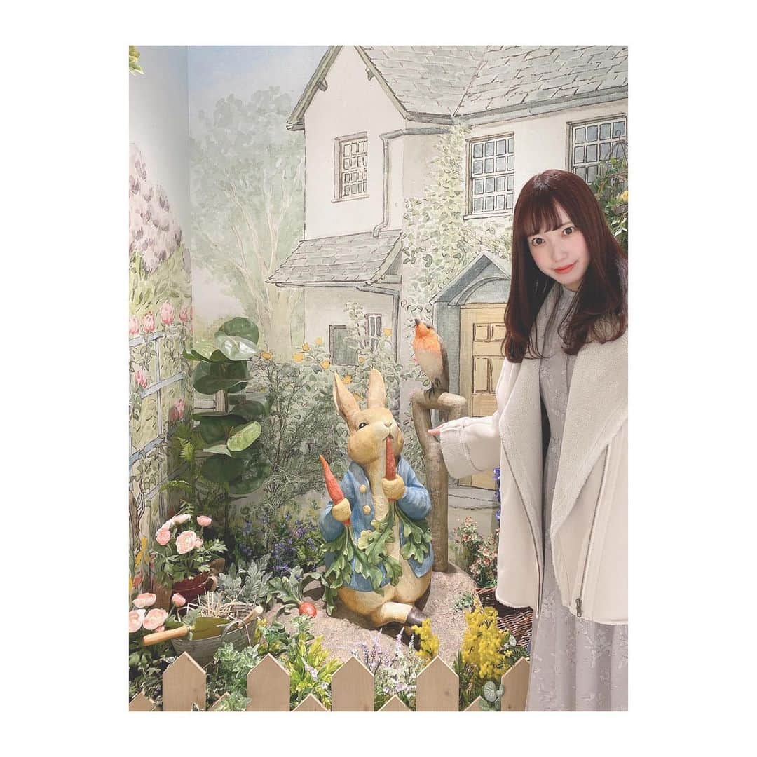 石井奏美さんのインスタグラム写真 - (石井奏美Instagram)「🐭ではなく🐰と笑。 地元の横浜に帰省したら可愛いカフェができていました💓  さて明日放送のシアワセ気分は開運特集ということで、私は占いカフェと縁起の良い懐石料理をご紹介します🎍✨お時間ありましたら、是非ご覧ください☺️」1月3日 19時26分 - ishii_kanami