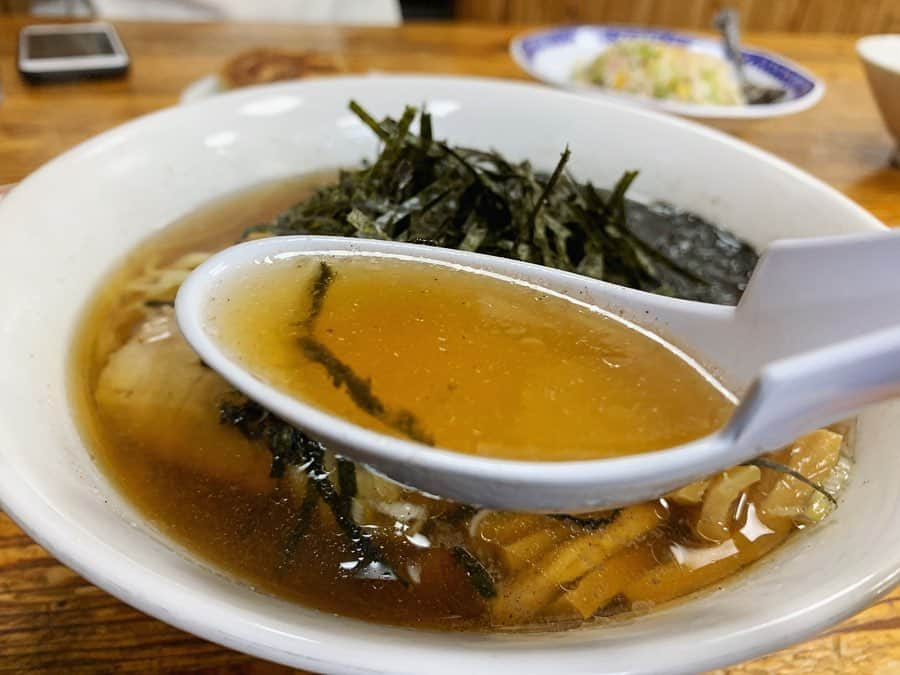 SUSURUさんのインスタグラム写真 - (SUSURUInstagram)「らーめん 太陽@江古田 のりラーメン、半チャーハン、ミニ餃子5個 江古田の街中華。 高円寺の太陽はこちらの支店にあたるようです。 麺量少し多め。スープは煮干しの旨味たっぷりで美味しい😍 半チャーハンはネギの食感を生かした爽やかタイプ。ラーメンスープと合わせて食べると美味しいです🍥 餃子も中身たっぷりで満足度も高め。 安くてボリュームたっぷり、最高！ #susuru_tv #プライベート #らーめん太陽 #江古田 #東京 #のりらーめん #半チャーハン #ミニ餃子 #うまい  #ラーメン #らーめん #ramen #ラーメン部 #ramennoodles #毎日ラーメン生活 #麺スタグラム #japaneseramen #japanramen #foodstagram #foodie #noodles #instanoodle #instaramen #instafood #susururecommended #街中華 #江古田ラーメン #東京ラーメン」1月3日 19時33分 - susuru_tv