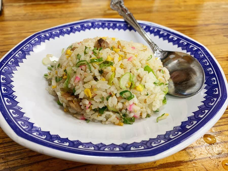 SUSURUさんのインスタグラム写真 - (SUSURUInstagram)「らーめん 太陽@江古田 のりラーメン、半チャーハン、ミニ餃子5個 江古田の街中華。 高円寺の太陽はこちらの支店にあたるようです。 麺量少し多め。スープは煮干しの旨味たっぷりで美味しい😍 半チャーハンはネギの食感を生かした爽やかタイプ。ラーメンスープと合わせて食べると美味しいです🍥 餃子も中身たっぷりで満足度も高め。 安くてボリュームたっぷり、最高！ #susuru_tv #プライベート #らーめん太陽 #江古田 #東京 #のりらーめん #半チャーハン #ミニ餃子 #うまい  #ラーメン #らーめん #ramen #ラーメン部 #ramennoodles #毎日ラーメン生活 #麺スタグラム #japaneseramen #japanramen #foodstagram #foodie #noodles #instanoodle #instaramen #instafood #susururecommended #街中華 #江古田ラーメン #東京ラーメン」1月3日 19時33分 - susuru_tv