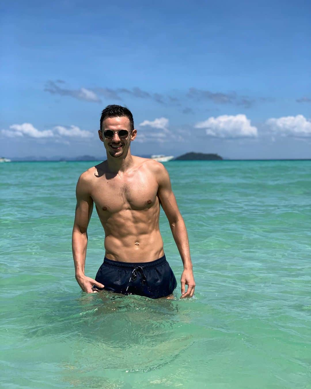 ラファウ・ヴォルスキのインスタグラム：「Enjoy.  #thailand🇹🇭」