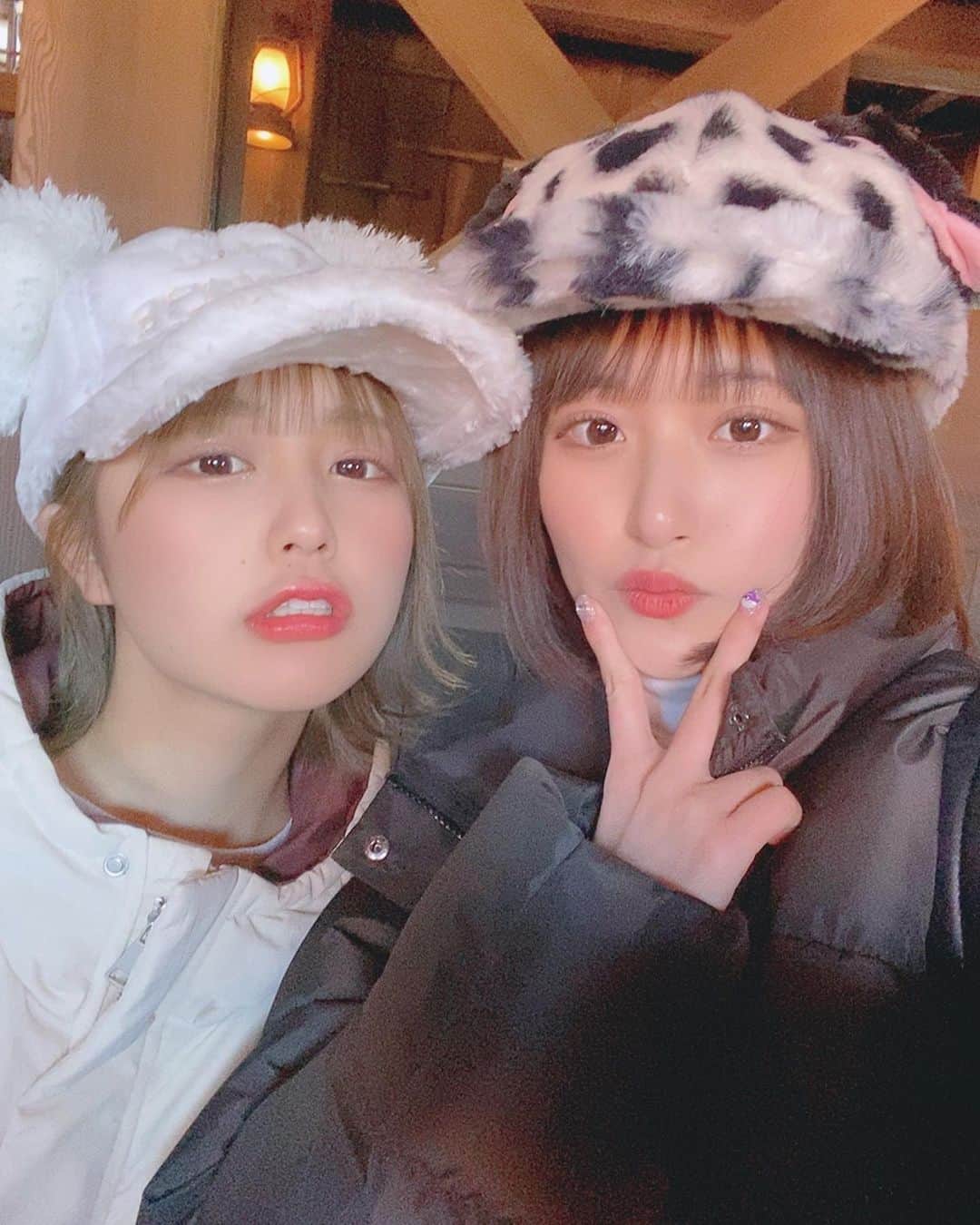 山本優菜さんのインスタグラム写真 - (山本優菜Instagram)「お互いディズニー居ることは知ってたけどまさか会えると思わんかったw  2020年もゆななのよろしくな〜🐭 #ゆななの #ディズニー #相思相愛  あ、ハイトーンもめっちゃ可愛かった」1月3日 20時25分 - yamamoto__yuna