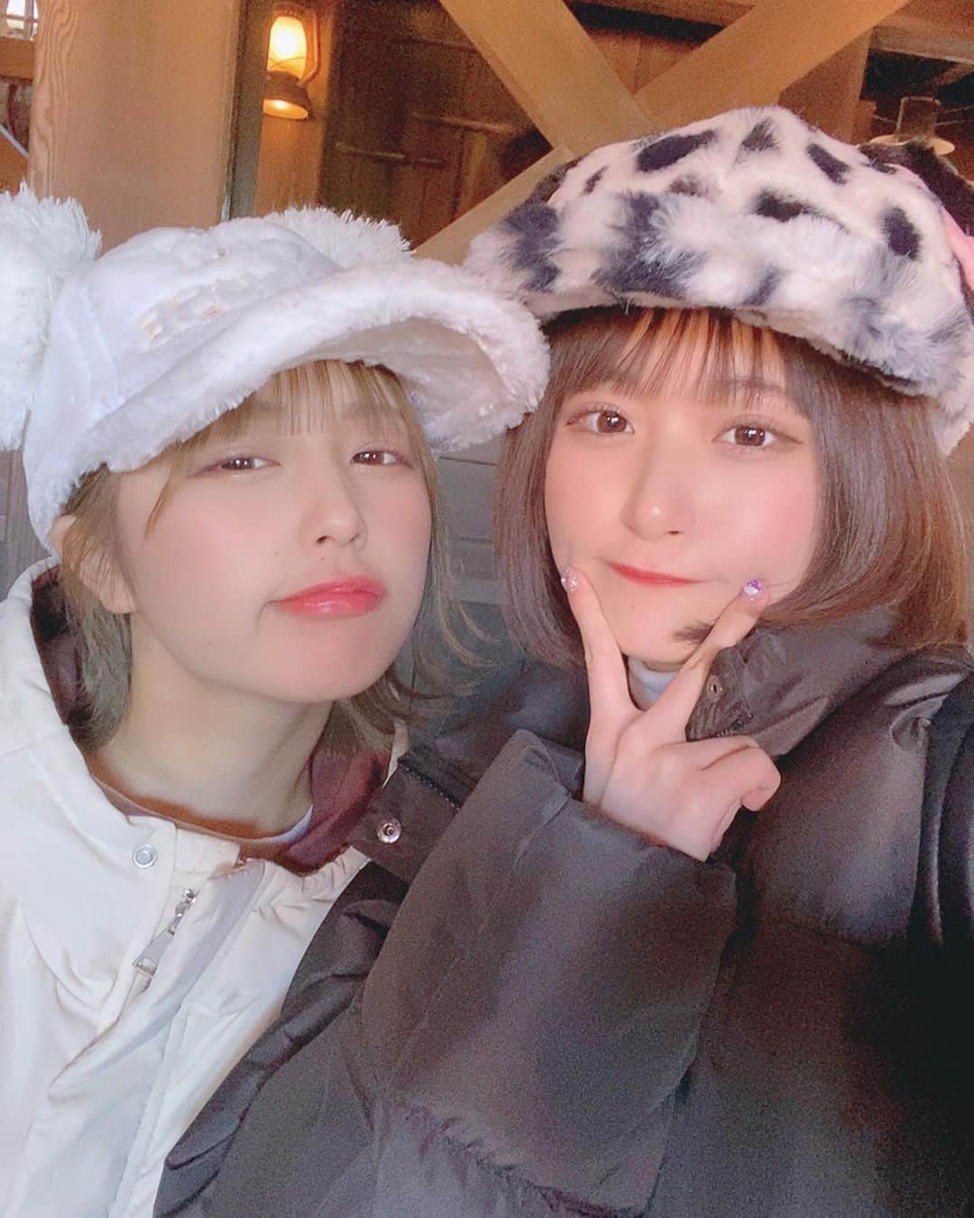 山本優菜さんのインスタグラム写真 - (山本優菜Instagram)「お互いディズニー居ることは知ってたけどまさか会えると思わんかったw  2020年もゆななのよろしくな〜🐭 #ゆななの #ディズニー #相思相愛  あ、ハイトーンもめっちゃ可愛かった」1月3日 20時25分 - yamamoto__yuna