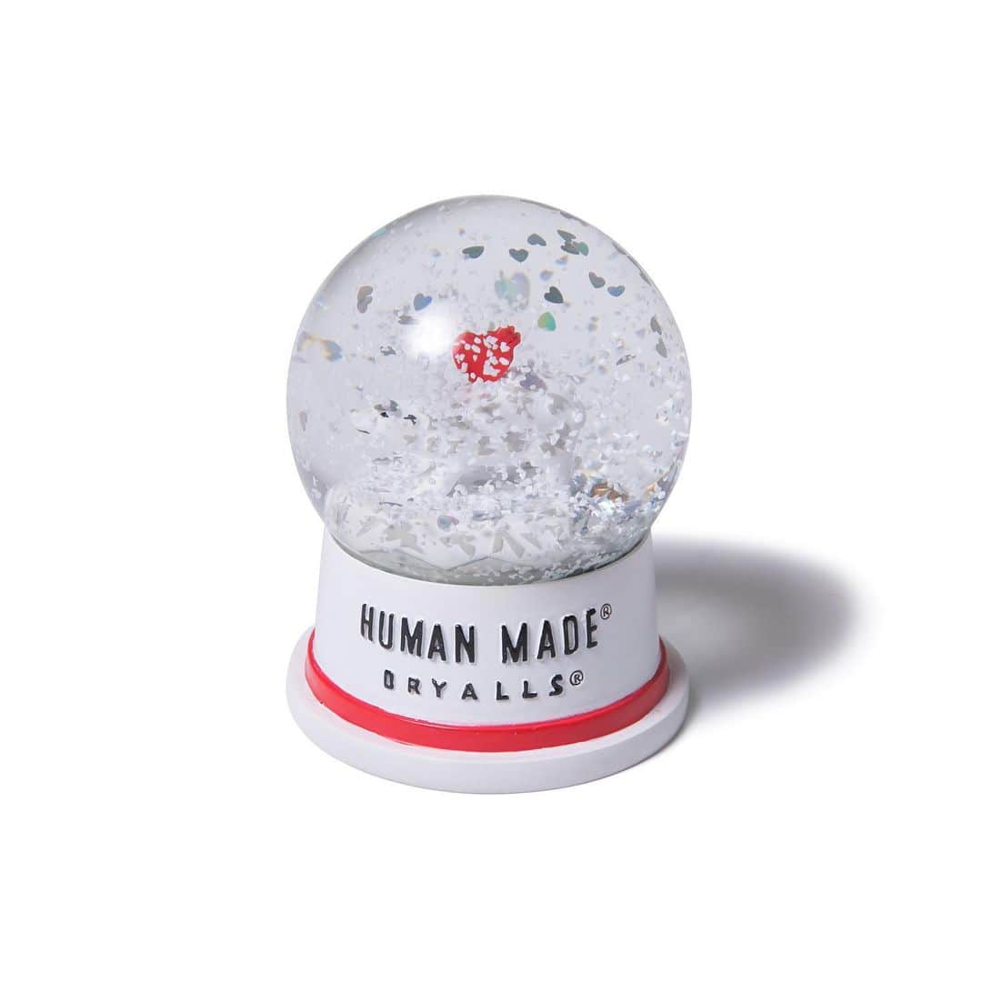 HUMAN MADEさんのインスタグラム写真 - (HUMAN MADEInstagram)「"POLAR BEAR SNOW DOME" now available in store and online. www.humanmade.jp﻿ ﻿ ハートを背負ったシロクマが特徴のスノードームです。ケースを振ると雪の結晶やシルバーのハートが煌びやかに舞い散ります。﻿ Snow globe featuring a polar bear with silver hearts and snowflakes. ﻿ ﻿ 2020年1月1日（水）より、2020春夏SEASON19のデリバリーがスタートしました。﻿ HUMAN MADE® SS20 first delivery now online and in store. www.humanmade.jp international shipping available.」1月3日 20時26分 - humanmade