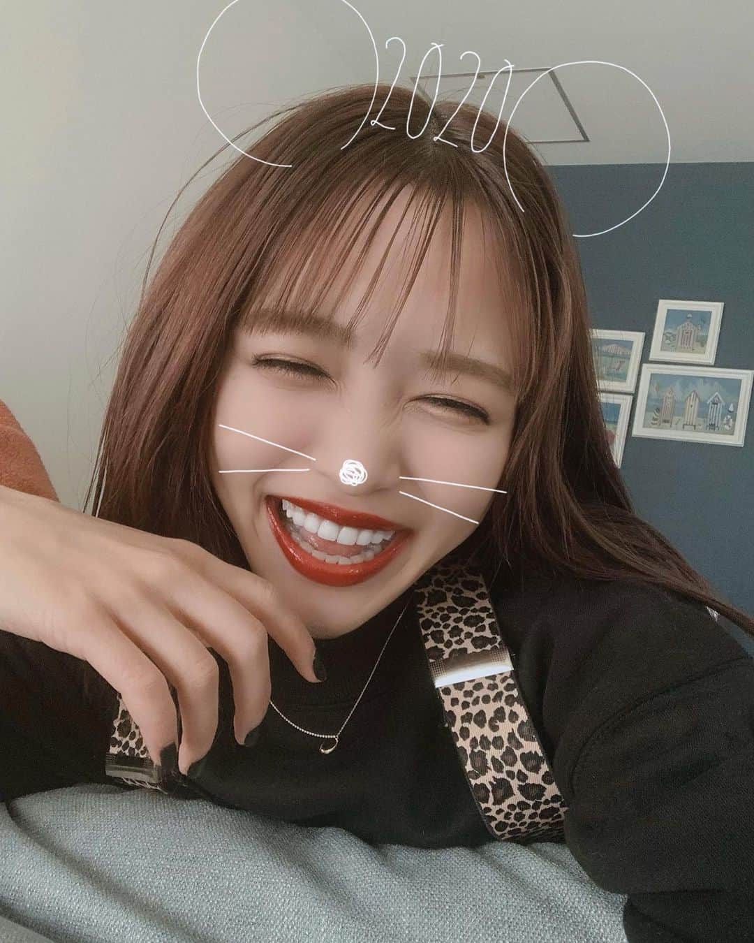 郡司英里沙（えりちょす）さんのインスタグラム写真 - (郡司英里沙（えりちょす）Instagram)「🌻 #smile ¨̮ ﻿ ﻿ ﻿ ﻿ ﻿ ﻿ 笑わされて自撮りを邪魔されてるところ。﻿ ﻿ ﻿ ﻿ ﻿ ﻿ ﻿ #2020 #鼠 #selfie #snow ﻿ ﻿ ﻿」1月3日 20時27分 - erisagunji