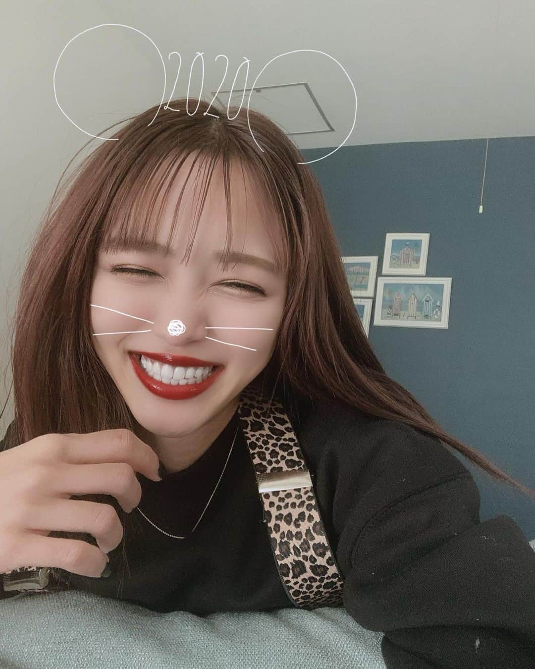 郡司英里沙（えりちょす）さんのインスタグラム写真 - (郡司英里沙（えりちょす）Instagram)「🌻 #smile ¨̮ ﻿ ﻿ ﻿ ﻿ ﻿ ﻿ 笑わされて自撮りを邪魔されてるところ。﻿ ﻿ ﻿ ﻿ ﻿ ﻿ ﻿ #2020 #鼠 #selfie #snow ﻿ ﻿ ﻿」1月3日 20時27分 - erisagunji