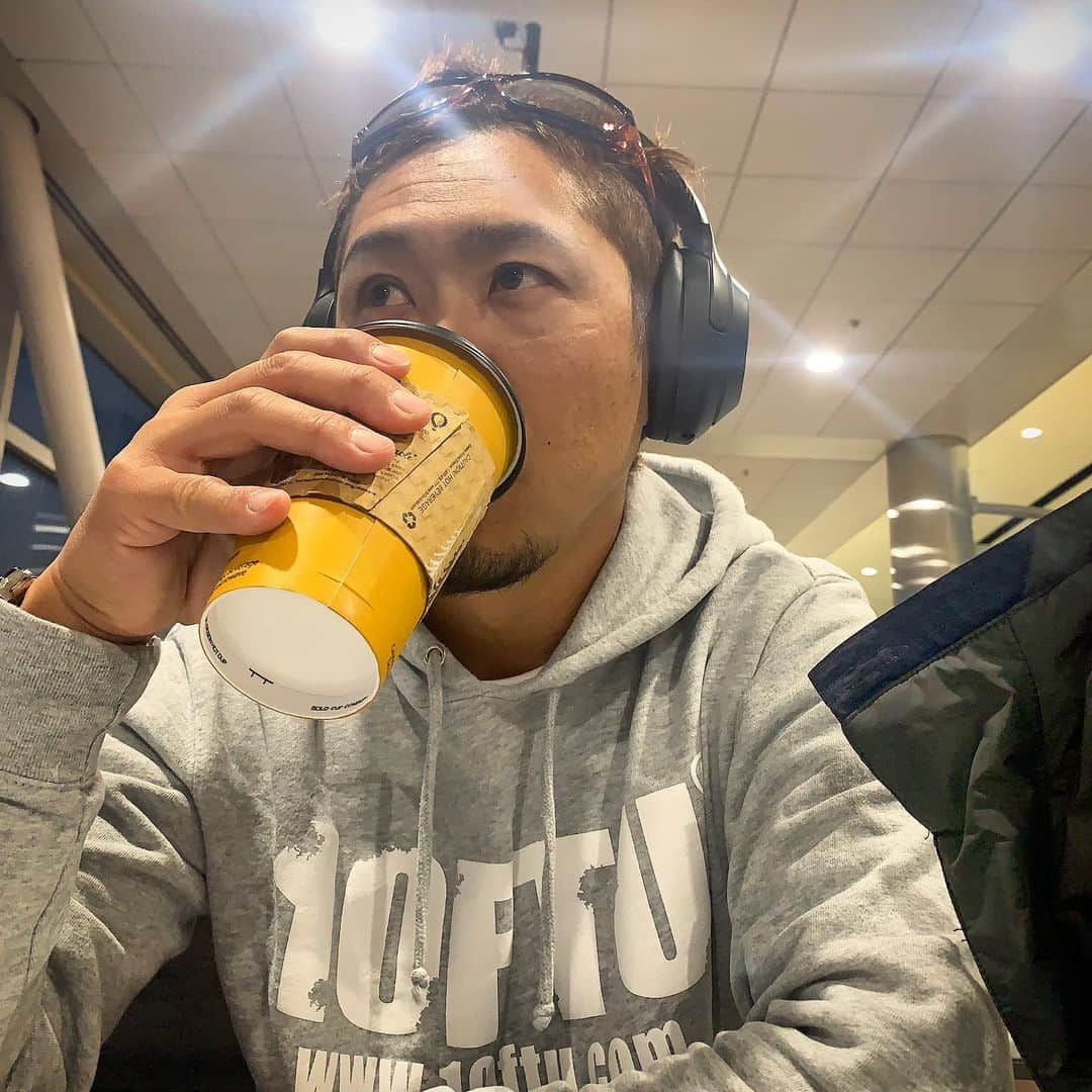 伊豫部健さんのインスタグラム写真 - (伊豫部健Instagram)「I arrived in Detroit.  I had a little tired and sleepy🤣 Coffee time ☕️I'm going to Dallas in TX. I'll get there at...midnight⭐️Lol  アメリカ🇺🇸はデトロイトに無事に到着👍 ちょいと疲れ気味と眠い💤 コーヒー☕️飲んで、これからテキサス州はダラスまで行きます！ 到着は…夜中かな🤣  @10ftu_kiob_smpfishing @10tenfeetunder_kiob @ken_iyobe @obick_55 @zhanna_smpfishing @takatakap10kiob @yocchi_10ftu @kattobi_iyobe @shimanofishing_jp @gary_international_kk @sunline_japan @sns_hayabusa @talex_fishing @ringstar_1889 #iyoken #kiob #イヨケン #伊豫部健 #デトロイト空港 #トランジット #ダラスフォートワース空港 #10ftu #tenfeetunder」1月4日 7時42分 - ken_iyobe