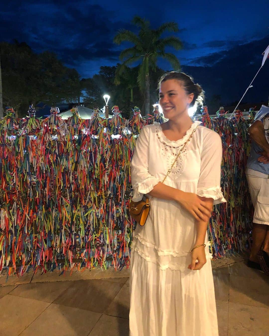 Alice Wegmannのインスタグラム：「abraçar e agradecer 💛🙏🏽🏹💙」
