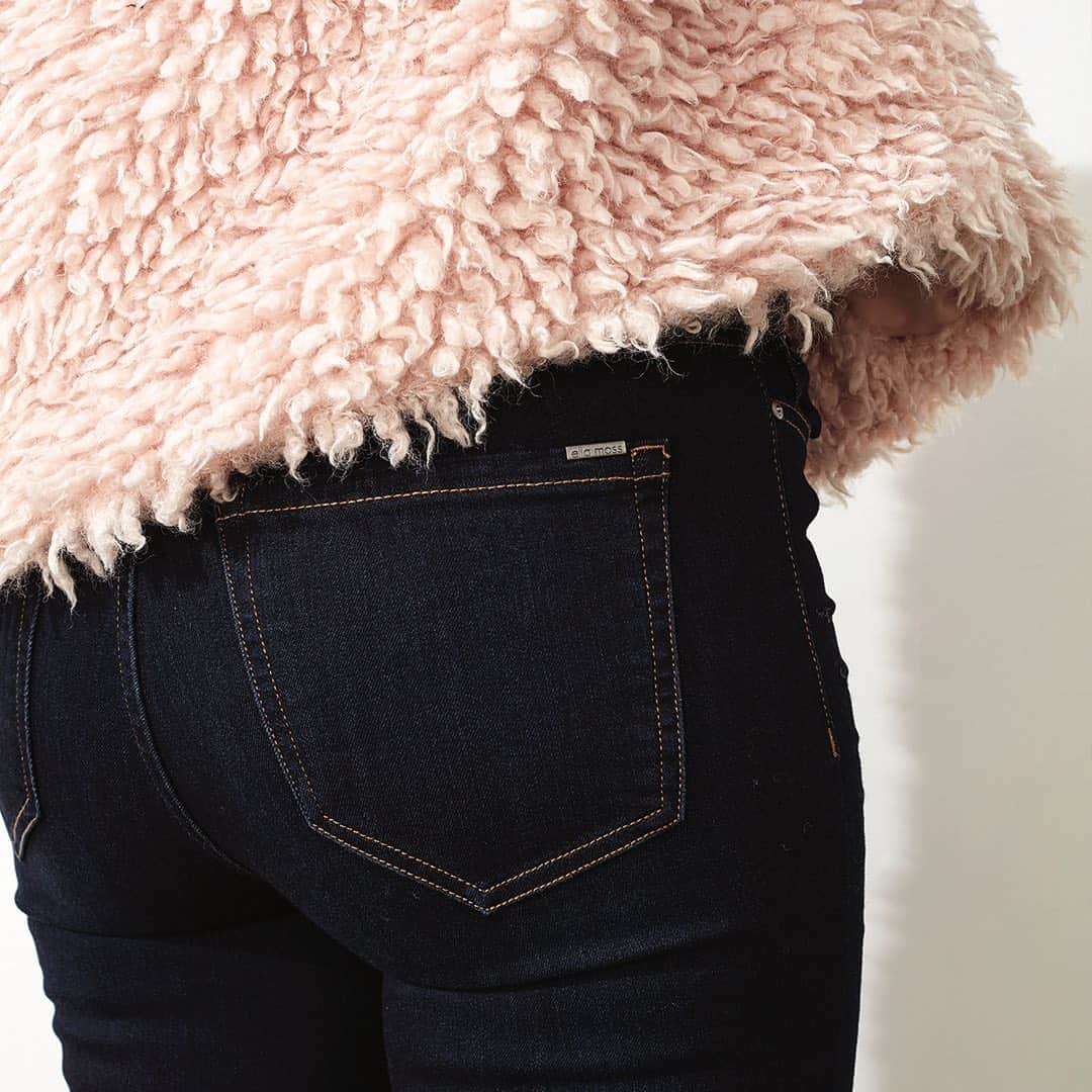 エラモスのインスタグラム：「This fun pink jacket pairs perfectly with our favorite skinnies - no ifs, ands or BUTTS about it.」