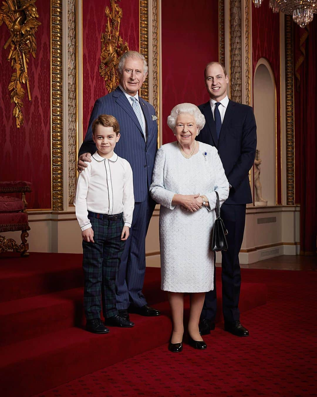 ウィリアム（ケンブリッジ公）さんのインスタグラム写真 - (ウィリアム（ケンブリッジ公）Instagram)「🎉 Happy New Year!  A new portrait of The Queen and The Prince of Wales, The Duke of Cambridge and Prince George has been released to mark the start of a new decade.  Wishing all of our followers a happy and healthy 2020!  Photo 📷 by Ranald Mackechnie.」1月4日 7時06分 - princeandprincessofwales