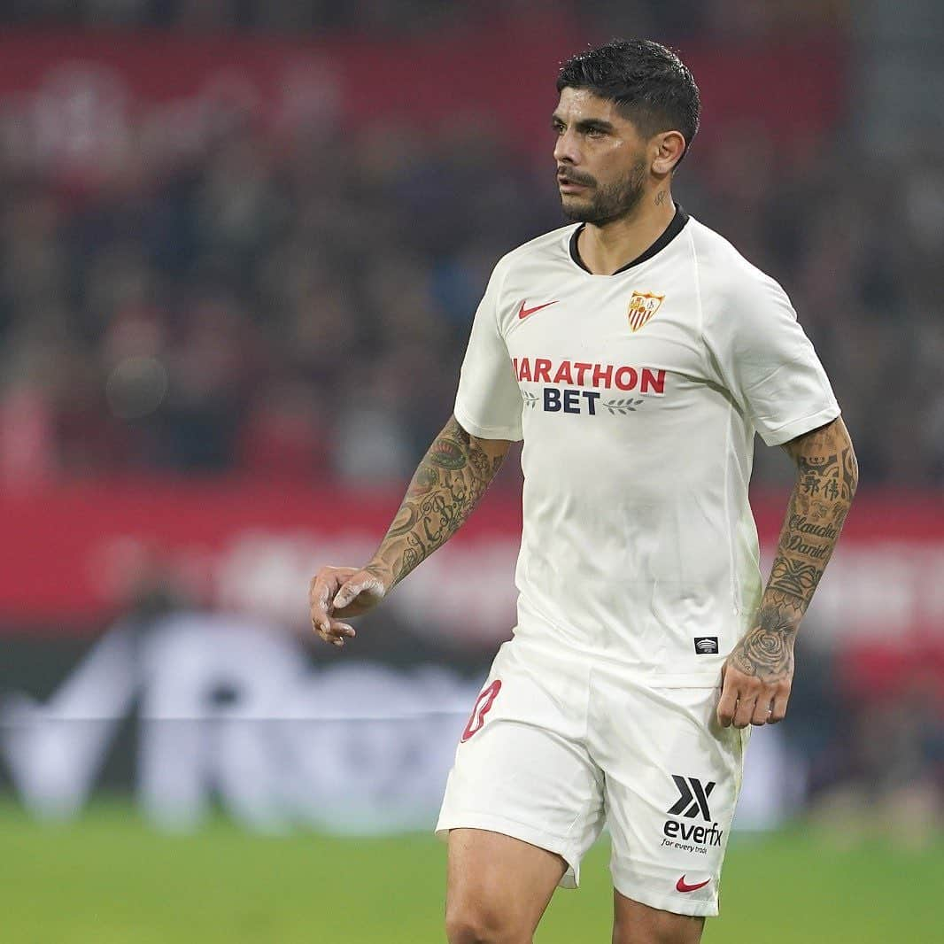 セビージャFCさんのインスタグラム写真 - (セビージャFCInstagram)「📸 Hoy ha cumplido @ever19banega los 300 partidos jugados en @laliga. ¡Felicidades, Éver! 👏🏽 #WeareSevilla」1月4日 7時18分 - sevillafc