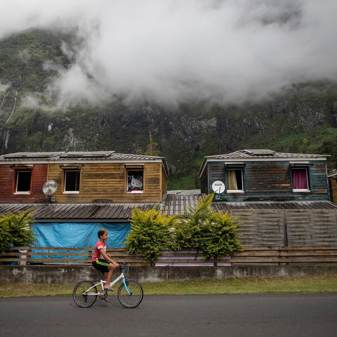 ニューヨーク・タイムズさんのインスタグラム写真 - (ニューヨーク・タイムズInstagram)「The island of Réunion is a hiker’s paradise, not a surfer’s. The coast of this former French colony 400 miles off Madagascar might seem like the ideal spot for a beach vacation, but shark-plagued waters keep tourists landlocked. Since 2011, the small island has been the site of 1 out of every 3 fatal shark attacks on the planet. Réunion’s tourism office has worked to rebrand the place long thought of as France’s Hawaii as a destination for hiking, camping and ecotourism. Tap the link in our bio to read more about the island and its history, and some tips if you plan on traveling there. @gulshanii took these photos.」1月4日 7時20分 - nytimes