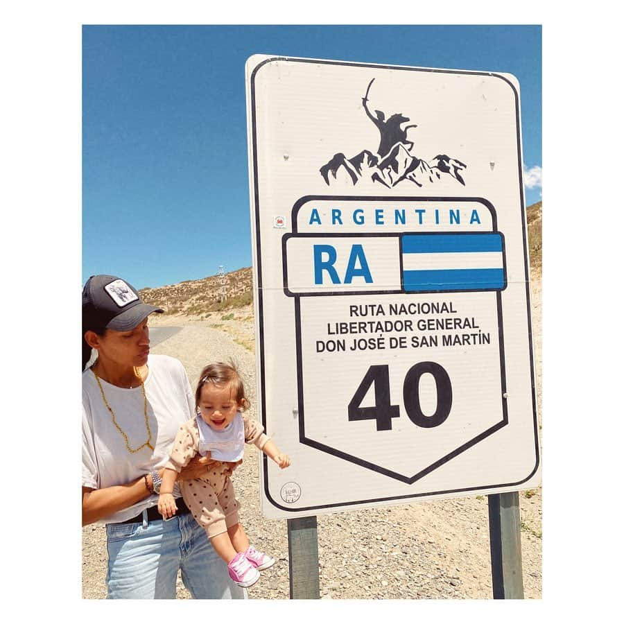 エマニュエラ・デ・パウラさんのインスタグラム写真 - (エマニュエラ・デ・パウラInstagram)「Celebrating Giulia 8th month cruising #ruta40 🇦🇷🎊🎊🎊 Celebrando oitavo mês de Giulia com um passeio pela Ruta 40!!! 💝💝💝」1月4日 7時36分 - emanueladepaula