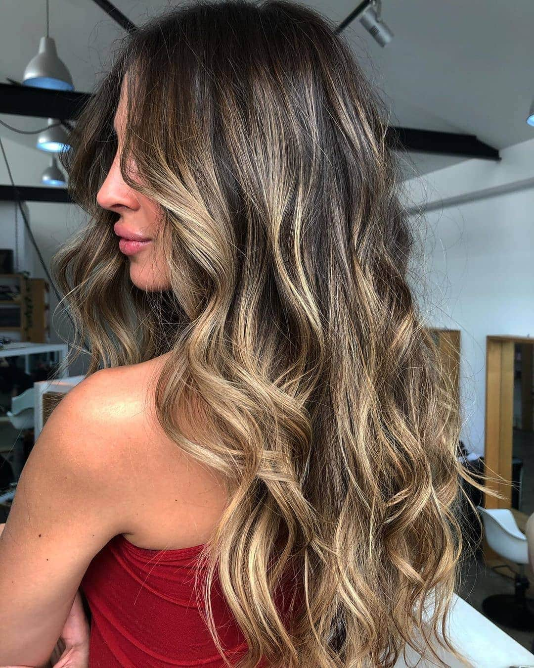 ghd hairさんのインスタグラム写真 - (ghd hairInstagram)「These honey kissed waves are next level 🔥🍯 styled using ghd 😍 @harry_edwardsandco  #ghd #ghdhairpro #hairgoals #caramelwaves #hairinspo #2020hair」1月4日 7時36分 - ghdhair