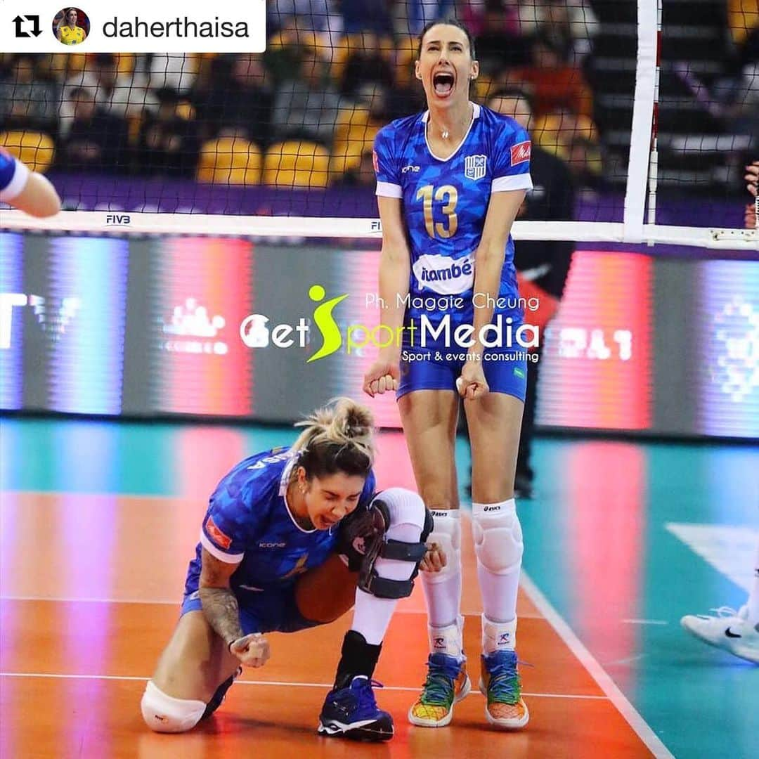 シェイラ・カストロさんのインスタグラム写真 - (シェイラ・カストロInstagram)「Repostando está foto pq este ano vai o que @daherthaisa?!?! Vai pegar 🔥!!! #vamoquevamo #vaiminas #itambe #mtcvolei #bu」1月4日 7時29分 - sheillacastro