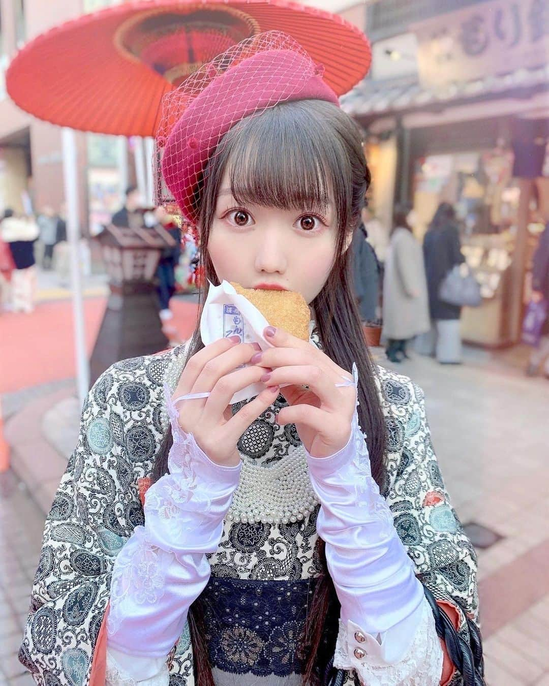 大谷映美里さんのインスタグラム写真 - (大谷映美里Instagram)「🌹🖤🌹🖤 ㅤㅤㅤㅤㅤㅤㅤㅤㅤㅤㅤㅤㅤ 最近のお着物はいろんな種類があるんだね…！ #レトロモダン着物 めっちゃ可愛くないですか？？ 組み合わせ選ぶの楽しかった🐁❤︎ ㅤㅤㅤㅤㅤㅤㅤㅤㅤㅤㅤㅤㅤ せっかくだからいっぱい 写真撮ってもらっちゃったよー❤️ #浅草  ㅤㅤㅤㅤㅤㅤㅤㅤㅤㅤㅤㅤㅤ」1月3日 22時41分 - otani_emiri