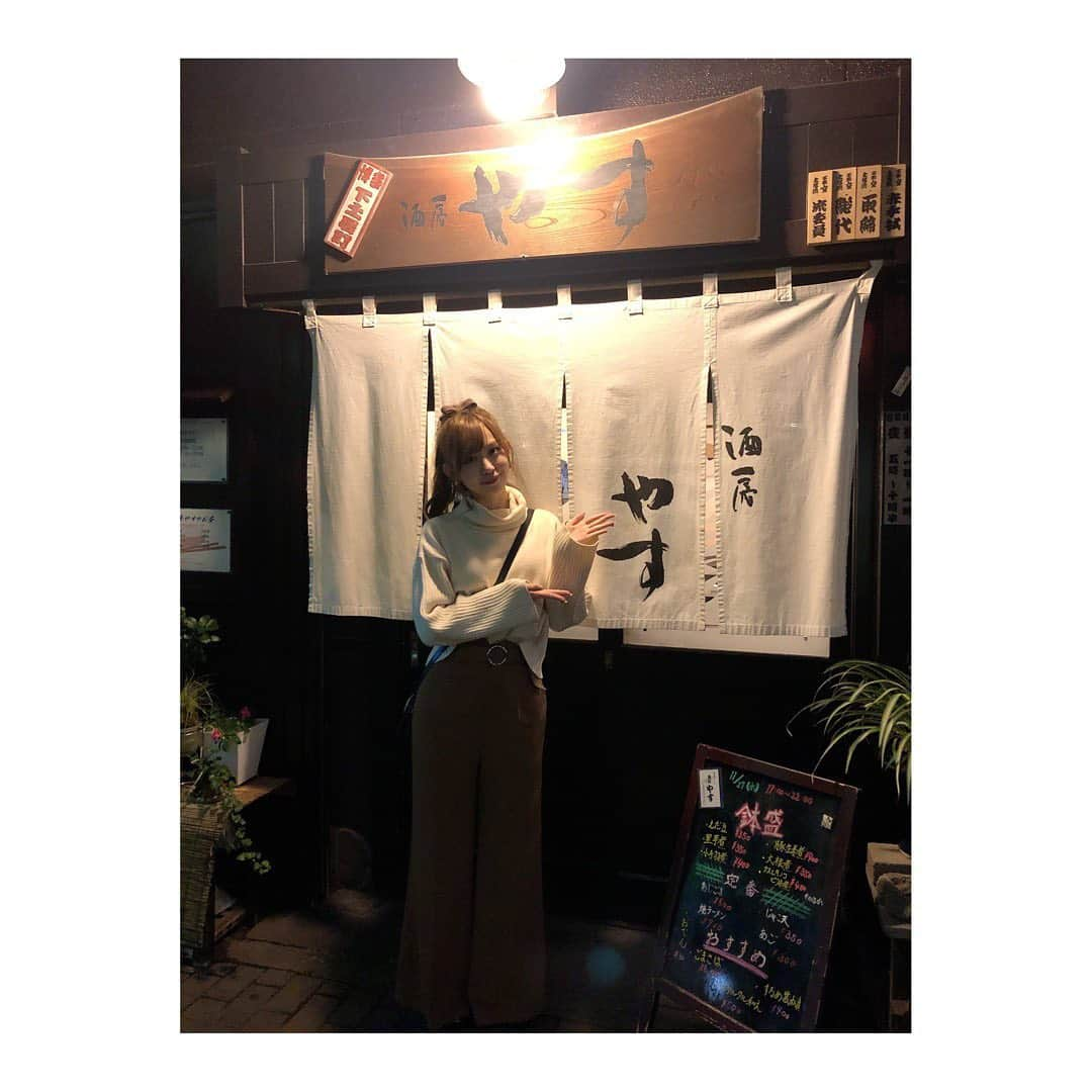 新木さくらさんのインスタグラム写真 - (新木さくらInstagram)「﻿ ﻿ 今日紹介するお店は﻿ ﻿ ﻿ 【 #酒房やす】﻿ ﻿ ﻿ 店内に入るとカウンターにおかずがずらり並んでいました！！！﻿ ﻿ セルフで好きなものがとれるので待ち時間とかなかったです！（笑）﻿ お酒が好きな人は絶対にここにきた方がいい😆✨﻿ ﻿ なんと、おでんもありました🍢❤️❤️﻿ いつもコンビニのおでんしか食べることないけんほんっとに美味しくて冬には最高でした、、﻿ ﻿ おかずだけじゃなく一品料理もあったのでほんとにここオススメです🥺❤︎﻿ ﻿ 絶対、らなここのお店好き。絶対だいすき。﻿ ﻿ ﻿ ぜひ行ってみてください☺︎﻿ ﻿ ﻿ 紹介してるのは #西の星 💓西の星以外にも ボトルリレーしてますので、他の店舗のボトルリレーもよろしくお願いします❤️ 飲み方はハイボールで飲むのがオススメ！寒くなってるのでお湯割もいいよ！！！﻿ ﻿ ﻿ ﻿ ﻿ ﻿ ﻿ 皆さん！ボトルリレー繋いでくださいね！！﻿ ﻿ ﻿ 場所は、﻿ ﻿ 博多区下川端町8-17﻿ ﻿ ﻿ #ちこリレー #いいちこボトルリレー #美食探訪 #新木さくら #いいちこ #iichiko #下町のナポレオン#深薫 #日田全麹 #西の星 #麦焼酎 #ソワニエ #三和酒類 #ご飯 #美味しい料理 #いいちこ女子 #おでん﻿」1月3日 23時11分 - araki_sakura14