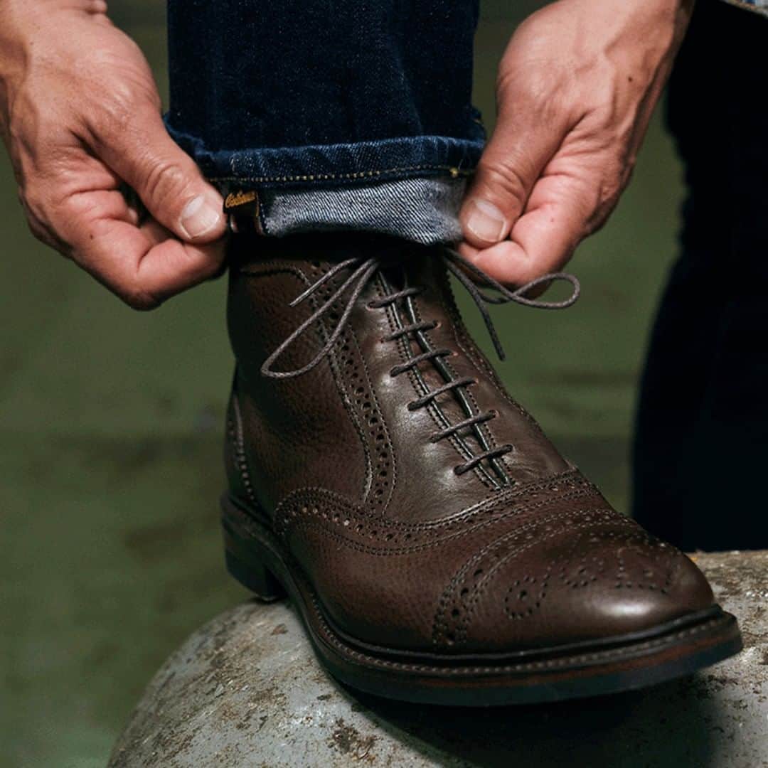 アレンエドモンズさんのインスタグラム写真 - (アレンエドモンズInstagram)「Shop now and save up to $100 on select boots for all of winter's adventures. #AERealShoes #BootSale」1月3日 23時15分 - allenedmonds