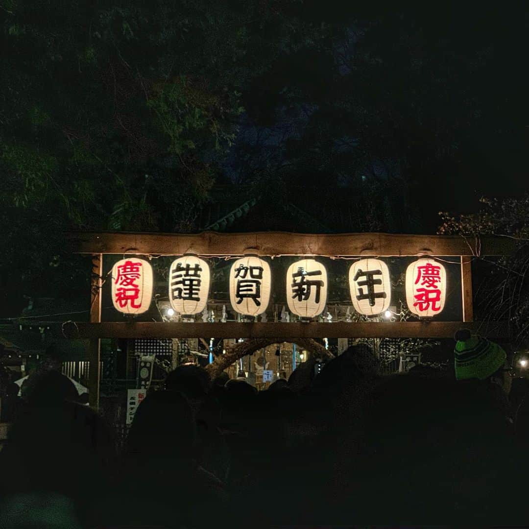 のインスタグラム：「今日はBIG CHEESE!!で代々木八幡宮に 初詣行って来ました🎍✨ おみくじは🐭吉でした‼️ 今年一年頑張ります💪💪💪 ・ ・ #ベビーカステラ5個食べて飽きたw」