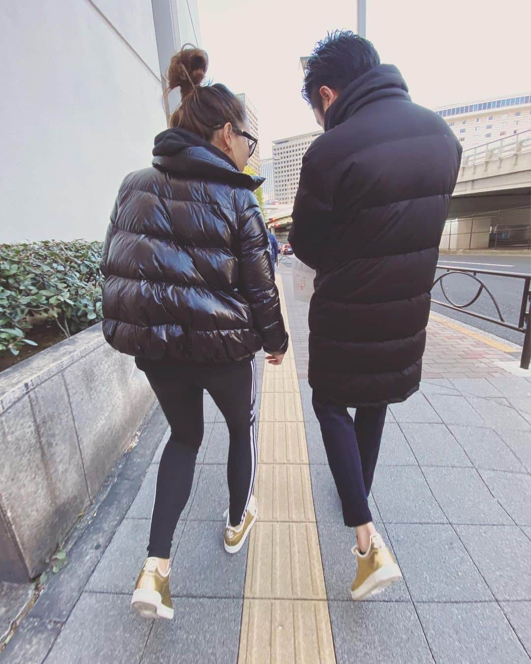 木村真野のインスタグラム：「thankyou😍adidas❤️✨ #adidas #adidastokyo #stansmith #gold #thankyou #sacai @adidastokyo  @sacaiofficial」