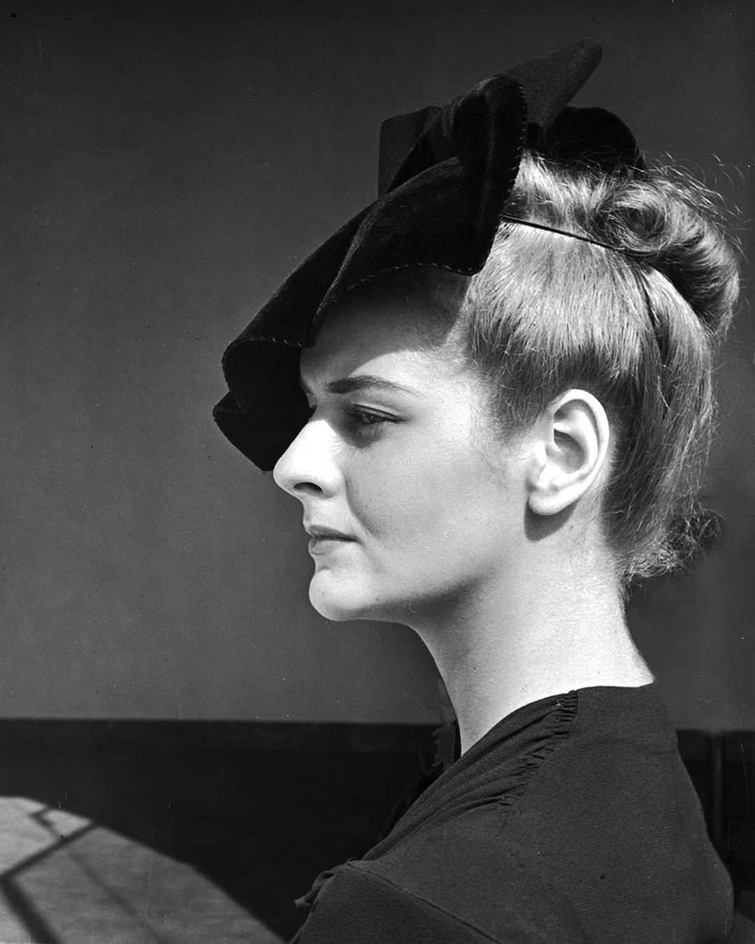 lifeさんのインスタグラム写真 - (lifeInstagram)「Model in profile wearing a scalloped pancake beret with her hair up, circa 1938. (Alfred Eisenstaedt/The LIFE Picture Collection © Meredith Corporation) #fashionfriday #VintageLIFE #VintageFashion」1月3日 23時42分 - life
