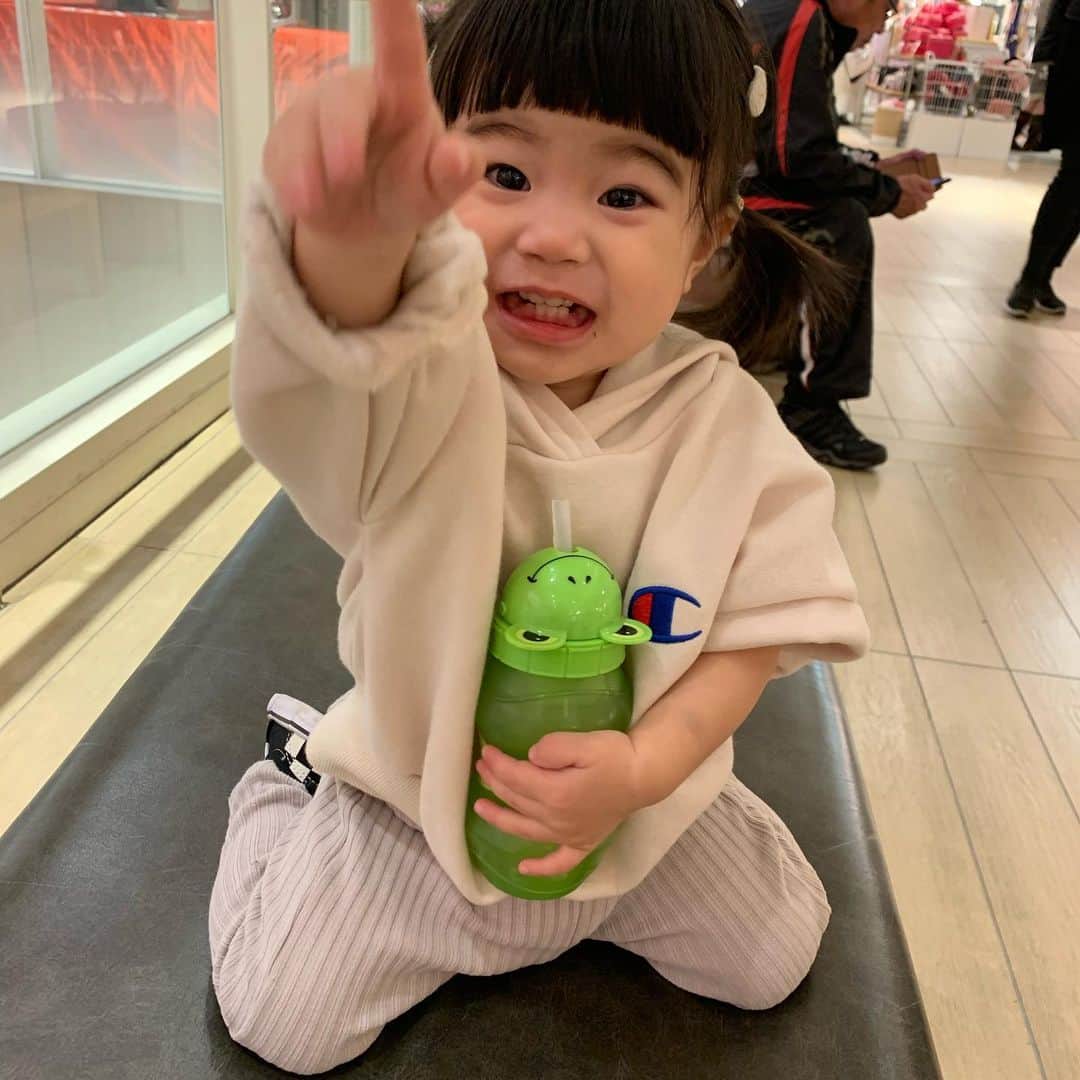 小松美緒のインスタグラム：「明けましておめでとうございます。  お正月休み、たくさん娘の成長を見れています。 今年も何卒よろしくお願い致します。 私の年始の営業は８日、水曜からのスタートです！  WYETHにてお待ちしております！　 平日、土日に関しても時間の調整もしますので、DMなどでご連絡くださいませ♡  よろしくお願い申し上げます。」