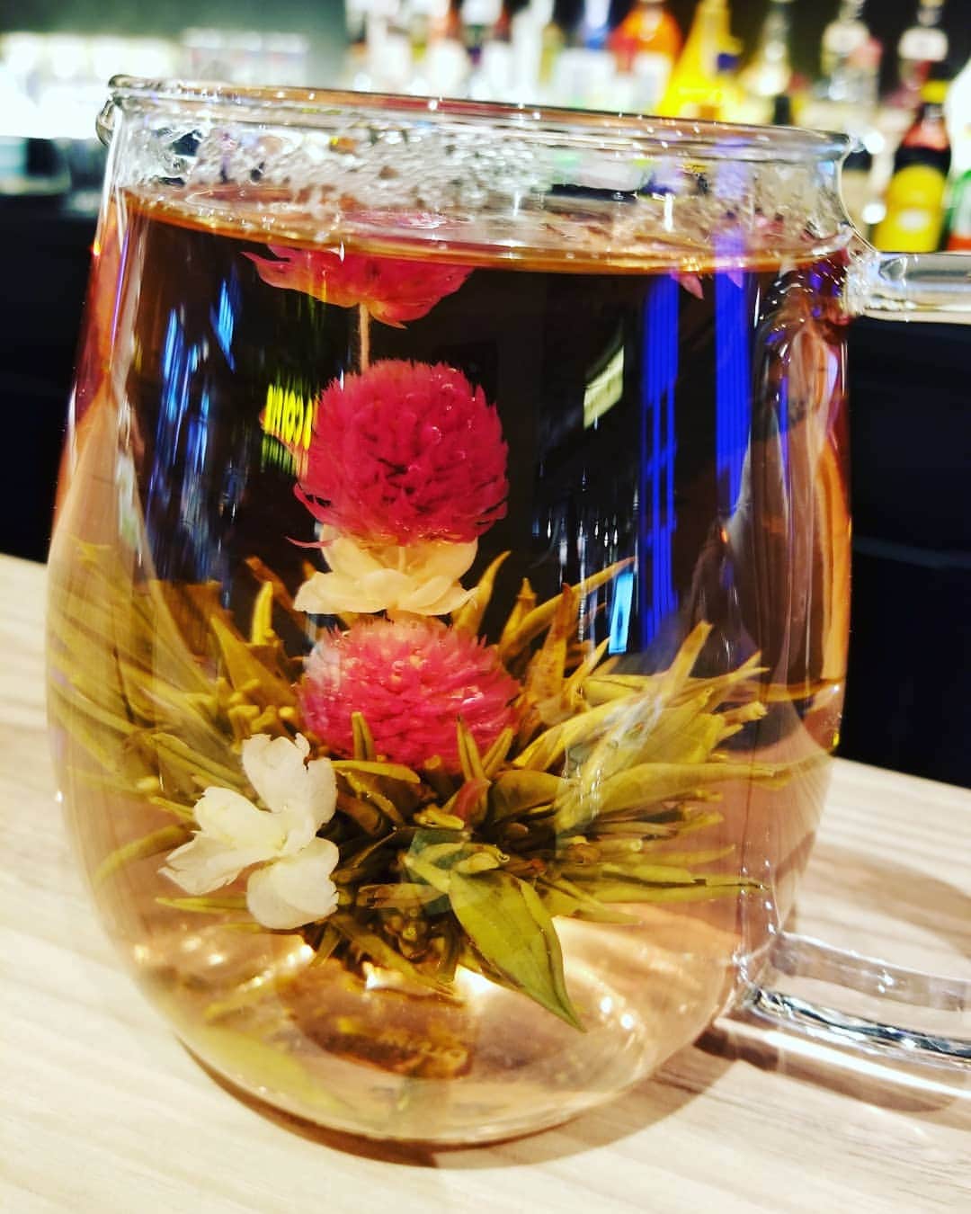 谷口キヨコさんのインスタグラム写真 - (谷口キヨコInstagram)「四条烏丸SUINAの一階にあるカフェ。ハーブティが美味しい🎵今日はお花が鮮やかに香る工芸茶もいただきました‼️」1月3日 23時51分 - kiyokotaniguchi