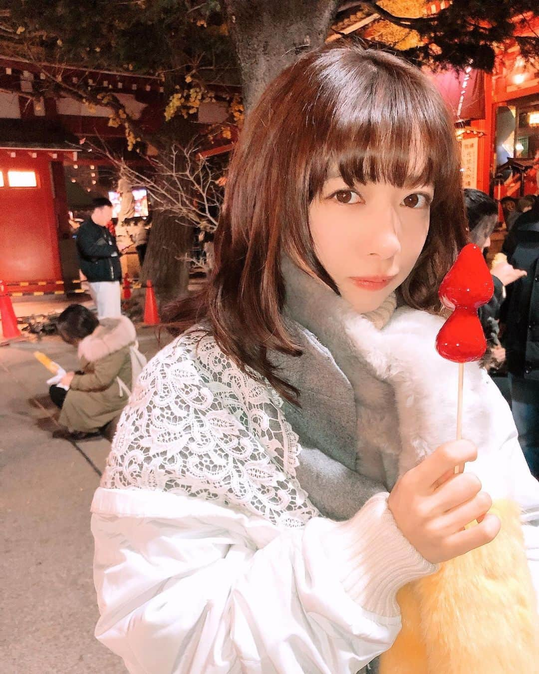 真山りかさんのインスタグラム写真 - (真山りかInstagram)「.﻿ ﻿ 今年のおみくじは﻿ 吉でした﻿ 少し良いくらいが丁度いい好調な新年﻿ ﻿ 初詣でいっぱい食べました！🍭﻿ ﻿ ﻿ #2020 #お正月﻿ #🐭﻿ ﻿ #まやまにあ﻿ ﻿ .」1月3日 23時59分 - ma_yama_official