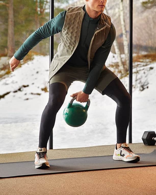 MR PORTERのインスタグラム：「New year, new kit. If working out (even a little bit more) tops your resolution list then head to the link in bio. and make sure your gym uniform is up to scratch, even if your fitness levels are lacking. #MRPORTER 🏋️」