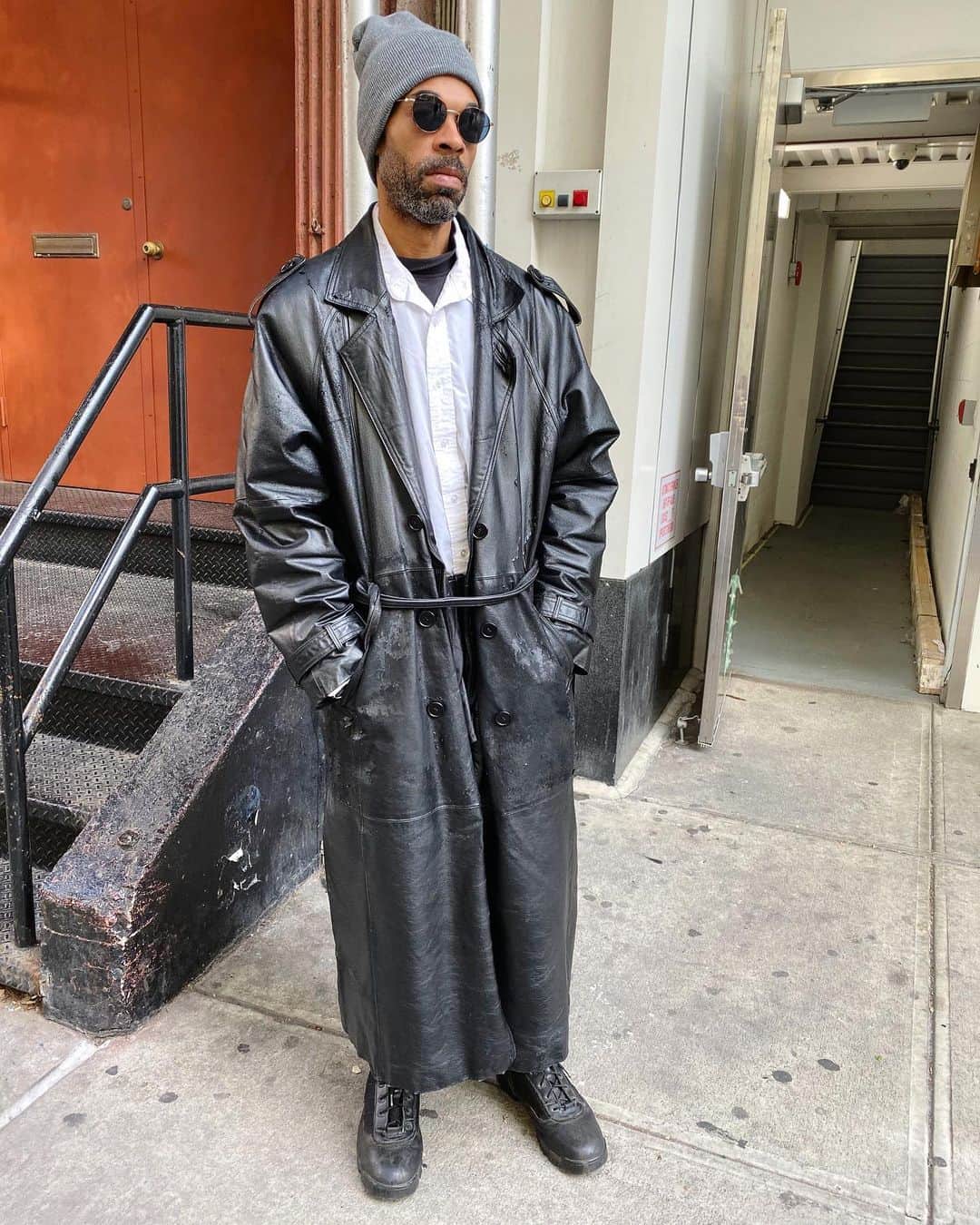 Warby Parkerのインスタグラム：「ICYMI: We brought back our Windsor Collection last week and asked our friend @mistermort—fashion anthropologist and street-style photographer—to test out the new frames on some stylish, everyday New Yorkers. Shown here: Duncan in Oak Barrel with Riesling 😎 Tap the 🛍 icon for more!」