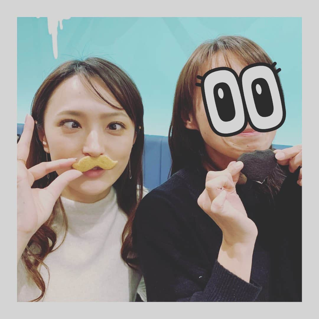 杜野まこさんのインスタグラム写真 - (杜野まこInstagram)「#高校時代 #バレー部 #同級生 #毎年集まる #チームワーク最高 #先輩 #久しぶりの再会 #15年ぶり ⁉︎😯 #笑いが止まらない 🤣　#私ひげ似合う ＊ ＊ #中学時代 #友達 #先生 #飲みにけーしょん #絶品ケーキ #バニラビーンズ #ここがベース ☺️ ＊ ＊ 応援してくれる。叱ってくれる。認めてくれる。受け入れてくれる。ずっと仲間でいてくれてる。私のままでいさせてくれる。真っ直ぐな気持ちで繋がってる。いつも変わらずにあったかい☆ #パワーチャージ完了  会えてよかった♡」1月4日 0時11分 - makomorino