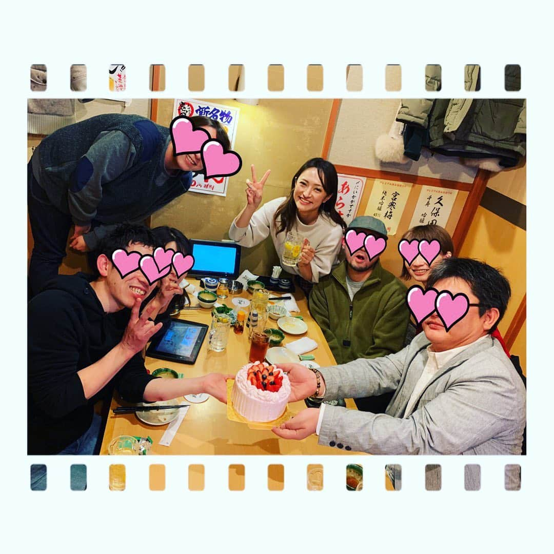 杜野まこさんのインスタグラム写真 - (杜野まこInstagram)「#高校時代 #バレー部 #同級生 #毎年集まる #チームワーク最高 #先輩 #久しぶりの再会 #15年ぶり ⁉︎😯 #笑いが止まらない 🤣　#私ひげ似合う ＊ ＊ #中学時代 #友達 #先生 #飲みにけーしょん #絶品ケーキ #バニラビーンズ #ここがベース ☺️ ＊ ＊ 応援してくれる。叱ってくれる。認めてくれる。受け入れてくれる。ずっと仲間でいてくれてる。私のままでいさせてくれる。真っ直ぐな気持ちで繋がってる。いつも変わらずにあったかい☆ #パワーチャージ完了  会えてよかった♡」1月4日 0時11分 - makomorino