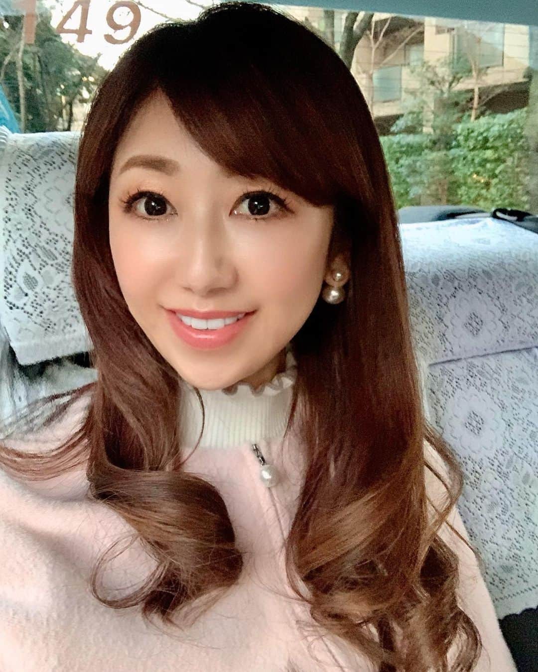 のインスタグラム：「年末年始、なるべくメイクをしないで、お手入れを丁寧にし、睡眠もたっぷり取ってお肌を休めているおかげか、ここ数日お肌の調子が良い感じです✨（笑） . やっぱり充電するって大切だなぁ・・・😌💕 明日は、じっくり腰を据えて断捨離をしようと思っています😉 . 皆様、どうぞ楽しいお正月をお過ごしください✨ . . . . #和泉佳子 #25ans #ヴァンサンカン #エレブロガー  #今日のコーディネート  #プリマシェレル」