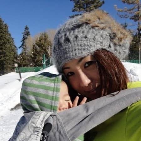 上田ユキエさんのインスタグラム写真 - (上田ユキエInstagram)「8years ago. 抱っこして１本滑ったら寝てた🐯 #momlife #snowboarder #0yearold #息子 #宝物 #ママライフ　#スノーボーダー」1月4日 0時18分 - yukie_ueda